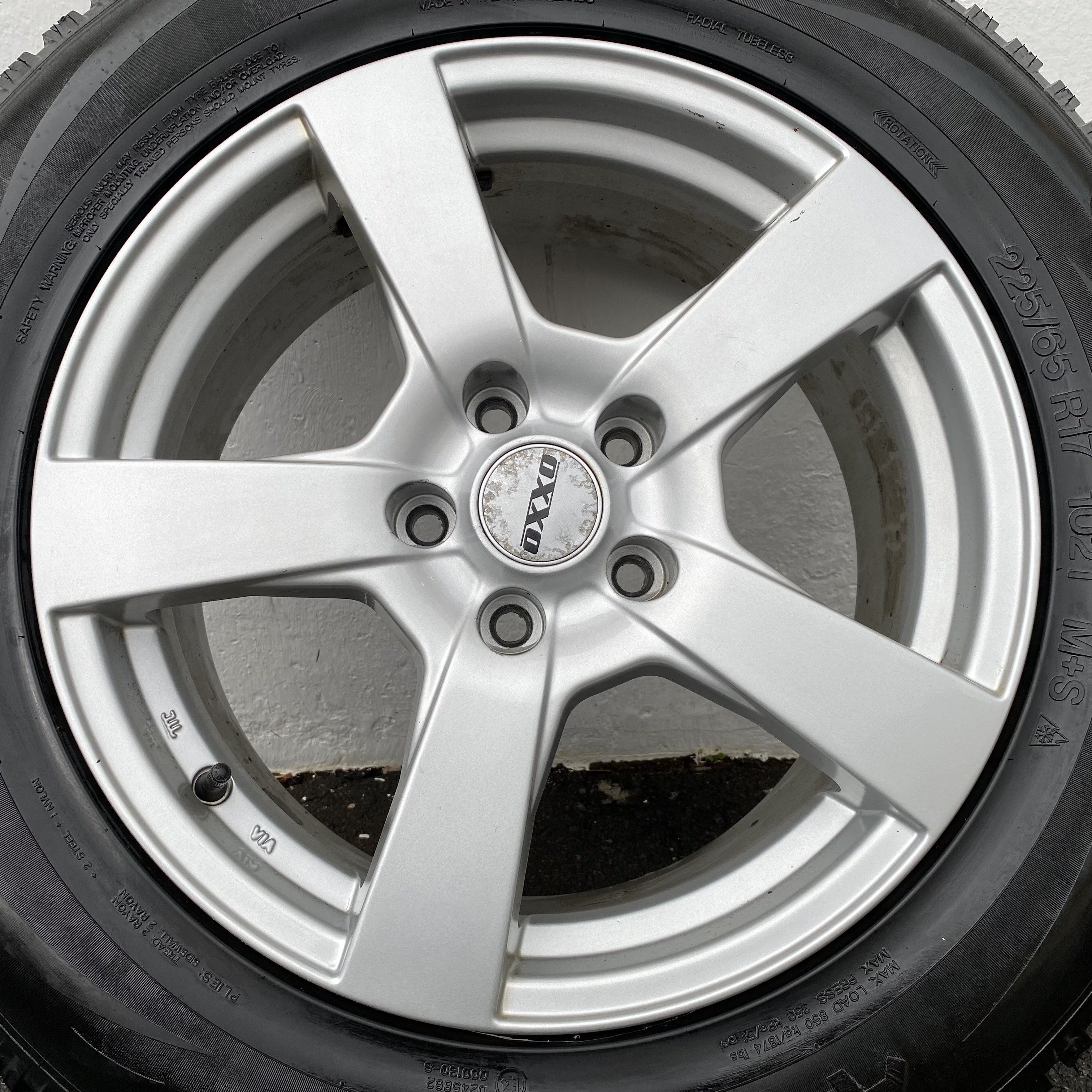 Kompletta Vinterhjul DUBB | 17" OXXO | 5x114.3 7.5x17 ET47 64.1 +  225/65 R17 102T Vredestein Arctrac SUV | V14-2013 | 5mm | 4.5mm | 4.5mm | 4.5mm - 13