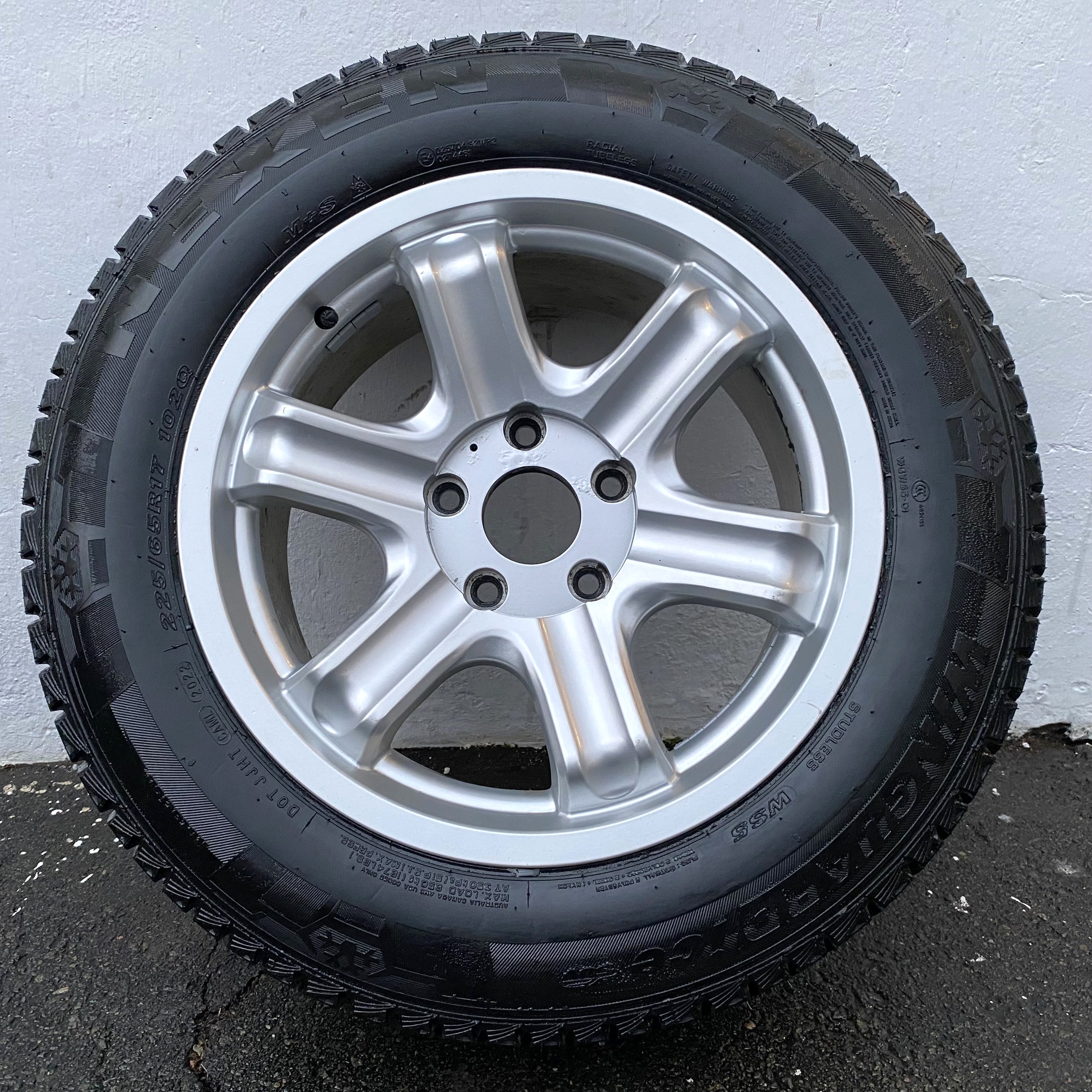 Kompletta Vinterhjul M+S | 17" Fiat Freemont | 5x127 8x17 ET36 71.5 + 225/65 R17 102Q Nexen Winguard Ice SUV | V20-2022 | 9mm | 9mm | 9mm | 9mm - 10