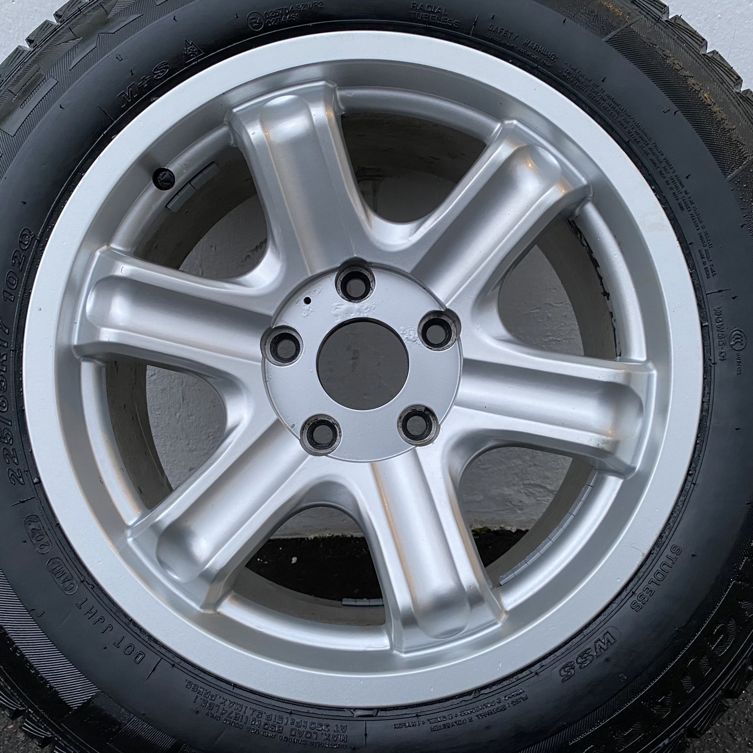 Kompletta Vinterhjul M+S | 17" Fiat Freemont | 5x127 8x17 ET36 71.5 + 225/65 R17 102Q Nexen Winguard Ice SUV | V20-2022 | 9mm | 9mm | 9mm | 9mm - 11