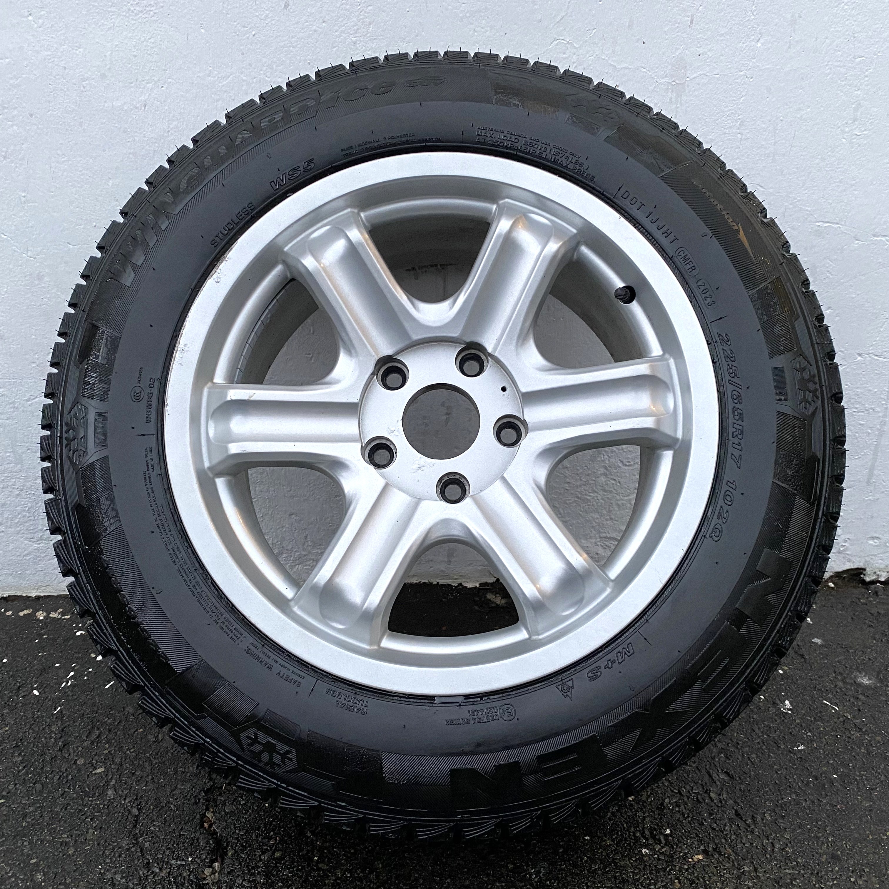 Kompletta Vinterhjul M+S | 17" Fiat Freemont | 5x127 8x17 ET36 71.5 + 225/65 R17 102Q Nexen Winguard Ice SUV | V20-2022 | 9mm | 9mm | 9mm | 9mm - 6