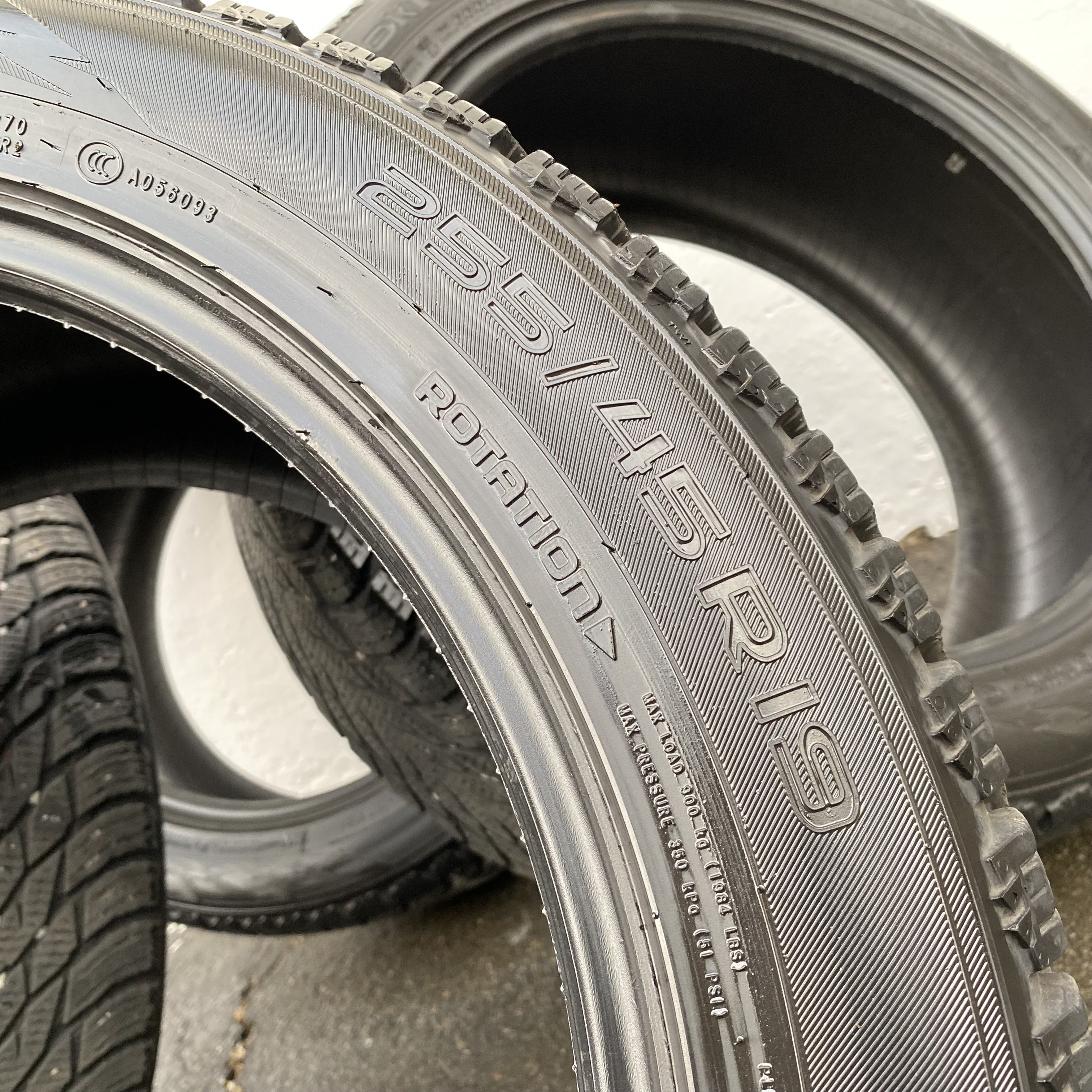 19" BEGAGNADE VINTERDÄCK M+S | 4 st 255/45 R19 104R XL Nokian Hakkapeliitta R3 Suv | V47-2021 | 8mm | 7.6mm | 6.4mm | 6.4mm - 7