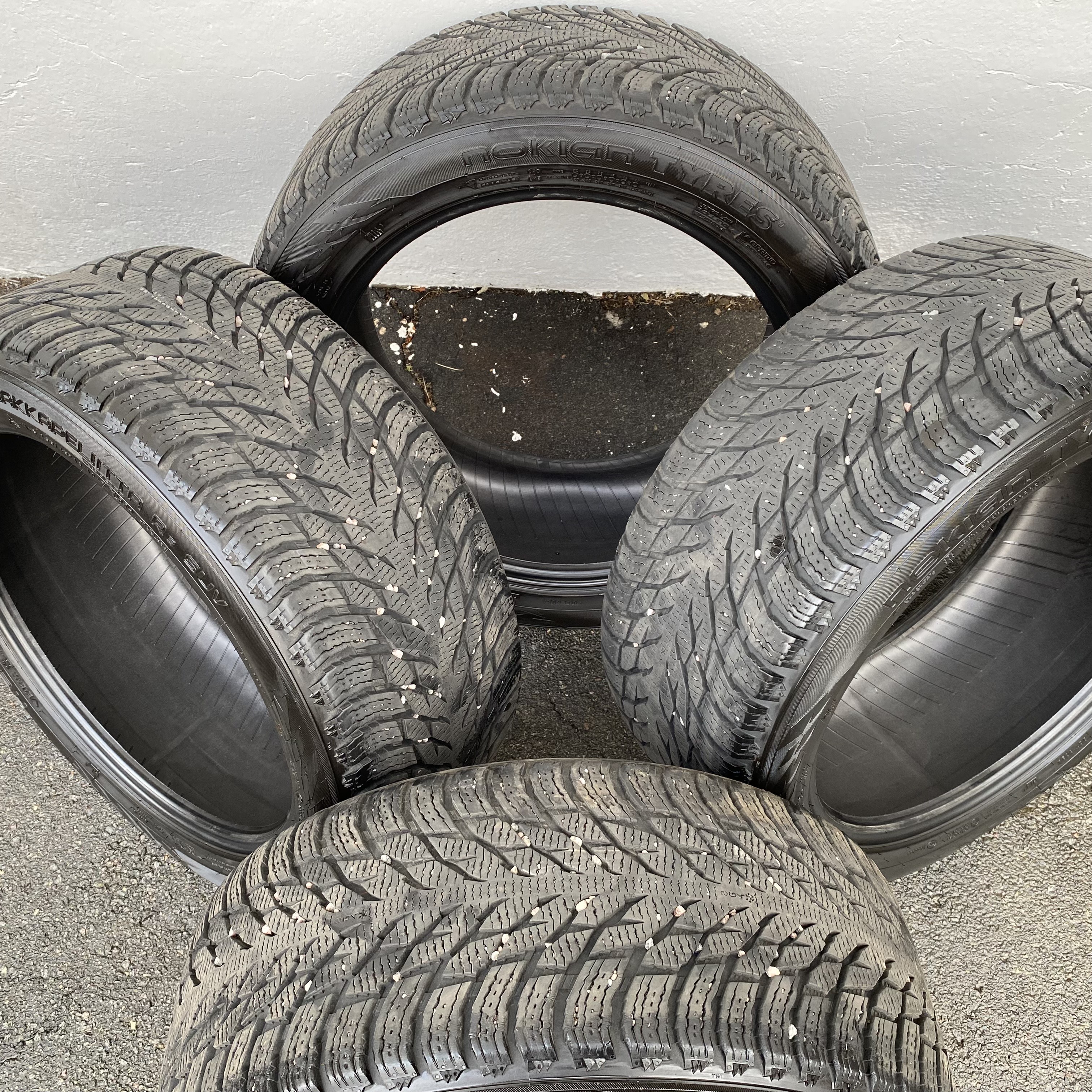 19" BEGAGNADE VINTERDÄCK M+S | 4 st 255/45 R19 104R XL Nokian Hakkapeliitta R3 Suv | V47-2021 | 8mm | 7.6mm | 6.4mm | 6.4mm - 3