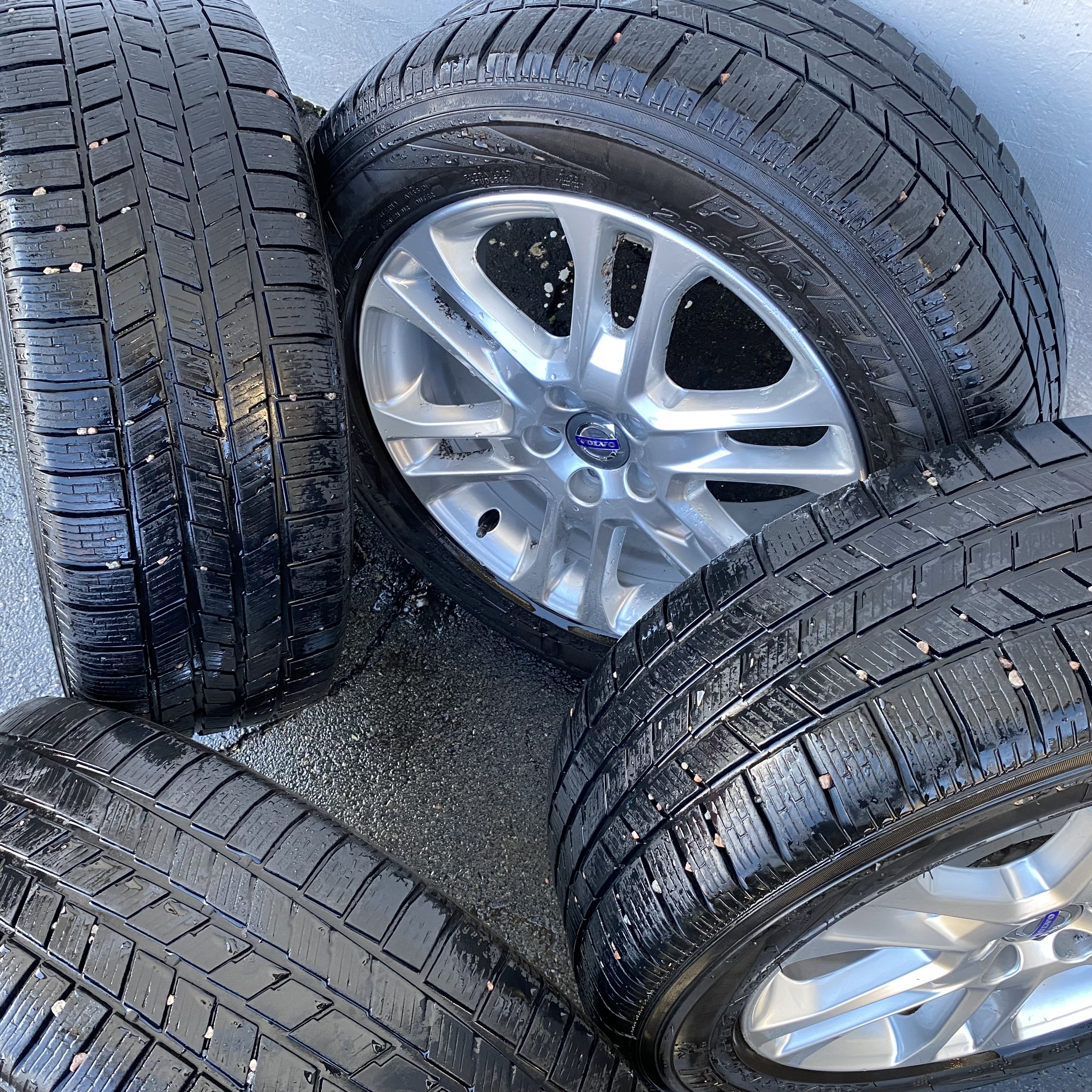 Kompletta Vinterhjul M+S | 18" VOLVO XC60 31341743 | 5x108 7.5x18 ET55 63.4 + 235/60 R18 107H Pirelli Scorpion Ice Snow | V24-2012 | 4.3mm | 3.9mm | 3.7mm | 2.8mm - 4