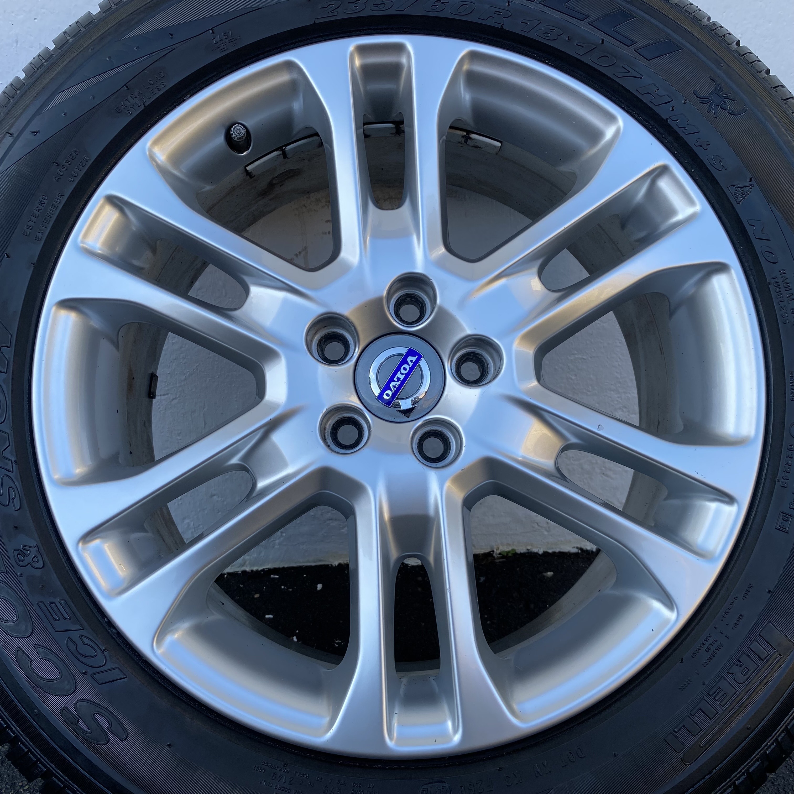 Kompletta Vinterhjul M+S | 18" VOLVO XC60 31341743 | 5x108 7.5x18 ET55 63.4 + 235/60 R18 107H Pirelli Scorpion Ice Snow | V24-2012 | 4.3mm | 3.9mm | 3.7mm | 2.8mm - 10