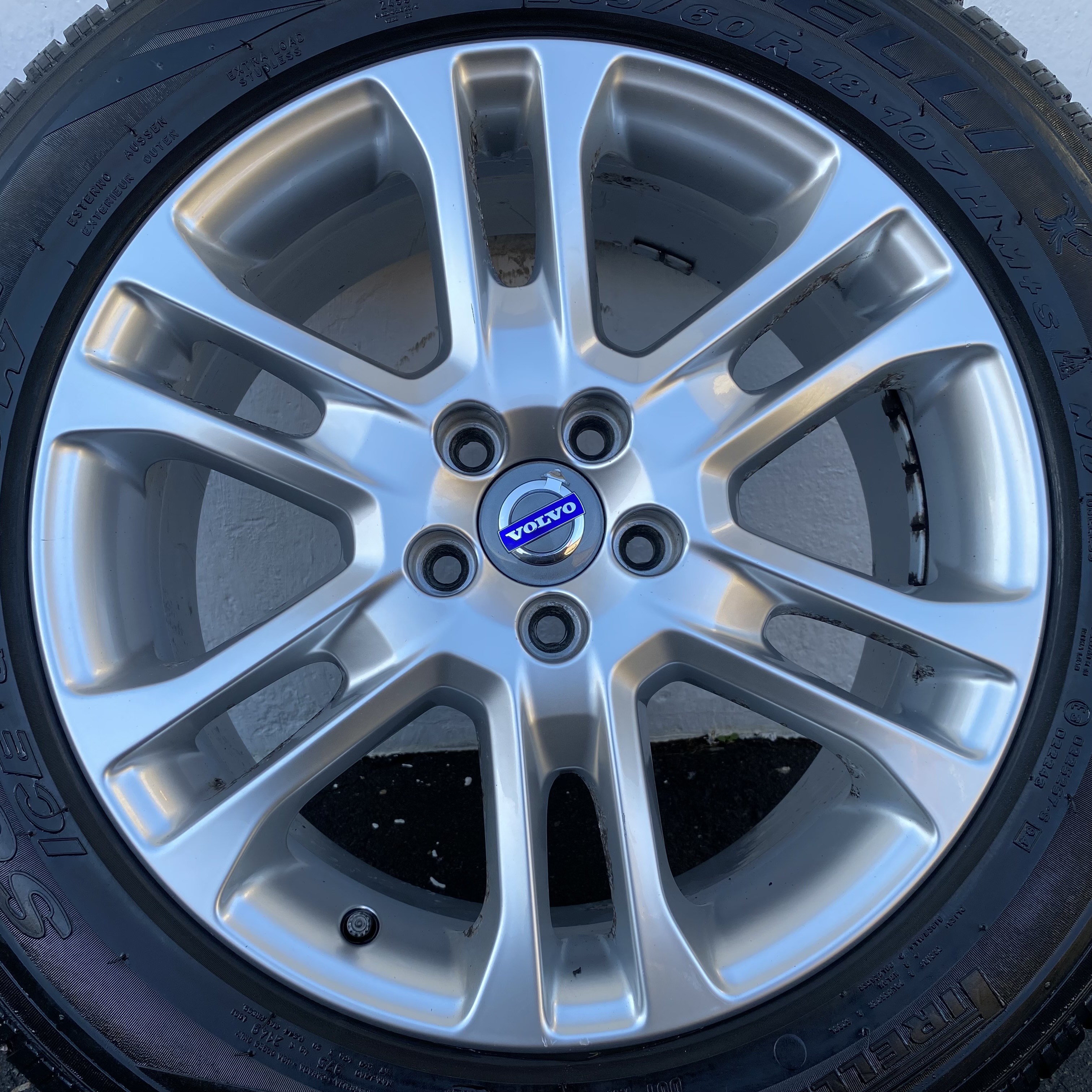 Kompletta Vinterhjul M+S | 18" VOLVO XC60 31341743 | 5x108 7.5x18 ET55 63.4 + 235/60 R18 107H Pirelli Scorpion Ice Snow | V24-2012 | 4.3mm | 3.9mm | 3.7mm | 2.8mm - 7