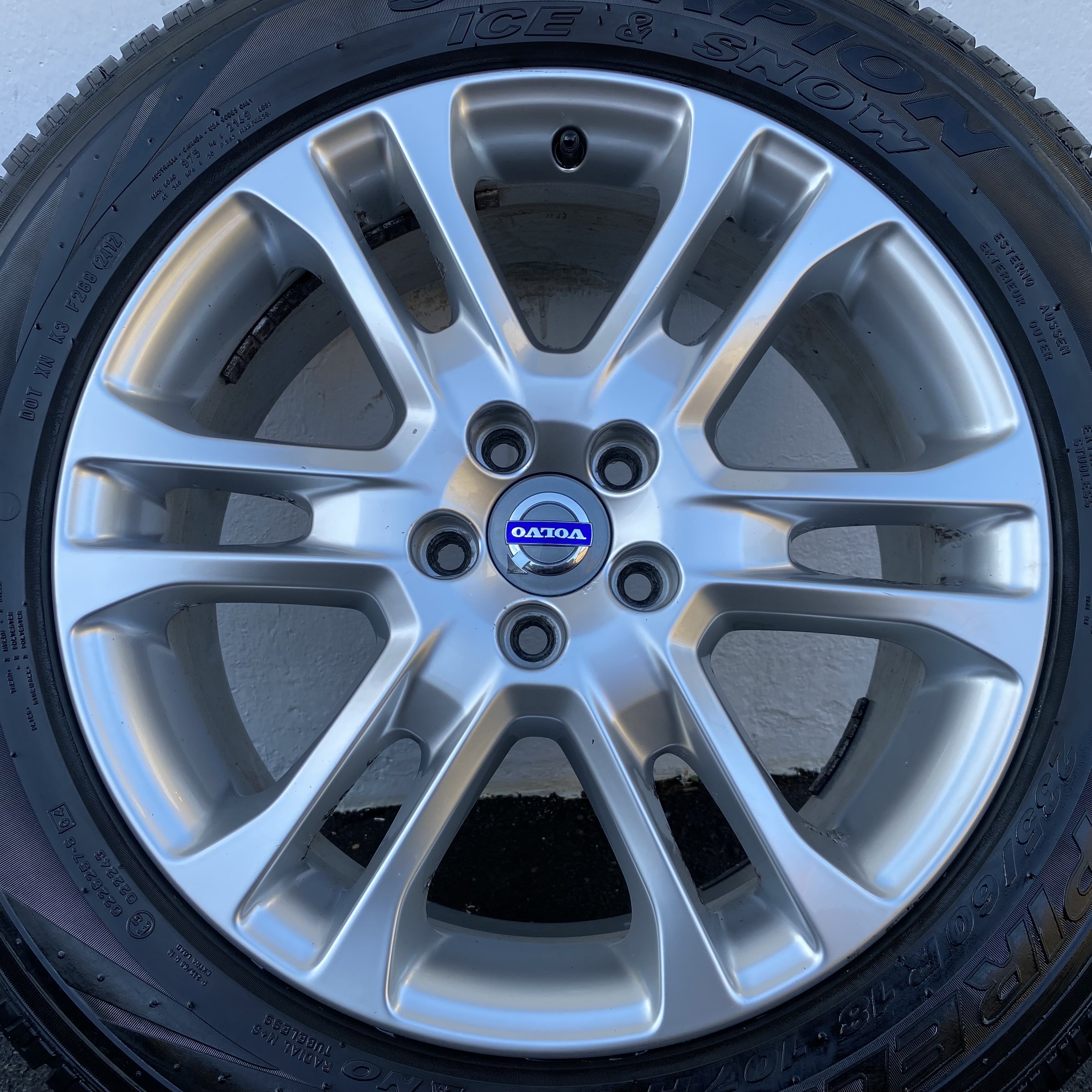 Kompletta Vinterhjul M+S | 18" VOLVO XC60 31341743 | 5x108 7.5x18 ET55 63.4 + 235/60 R18 107H Pirelli Scorpion Ice Snow | V24-2012 | 4.3mm | 3.9mm | 3.7mm | 2.8mm - 12