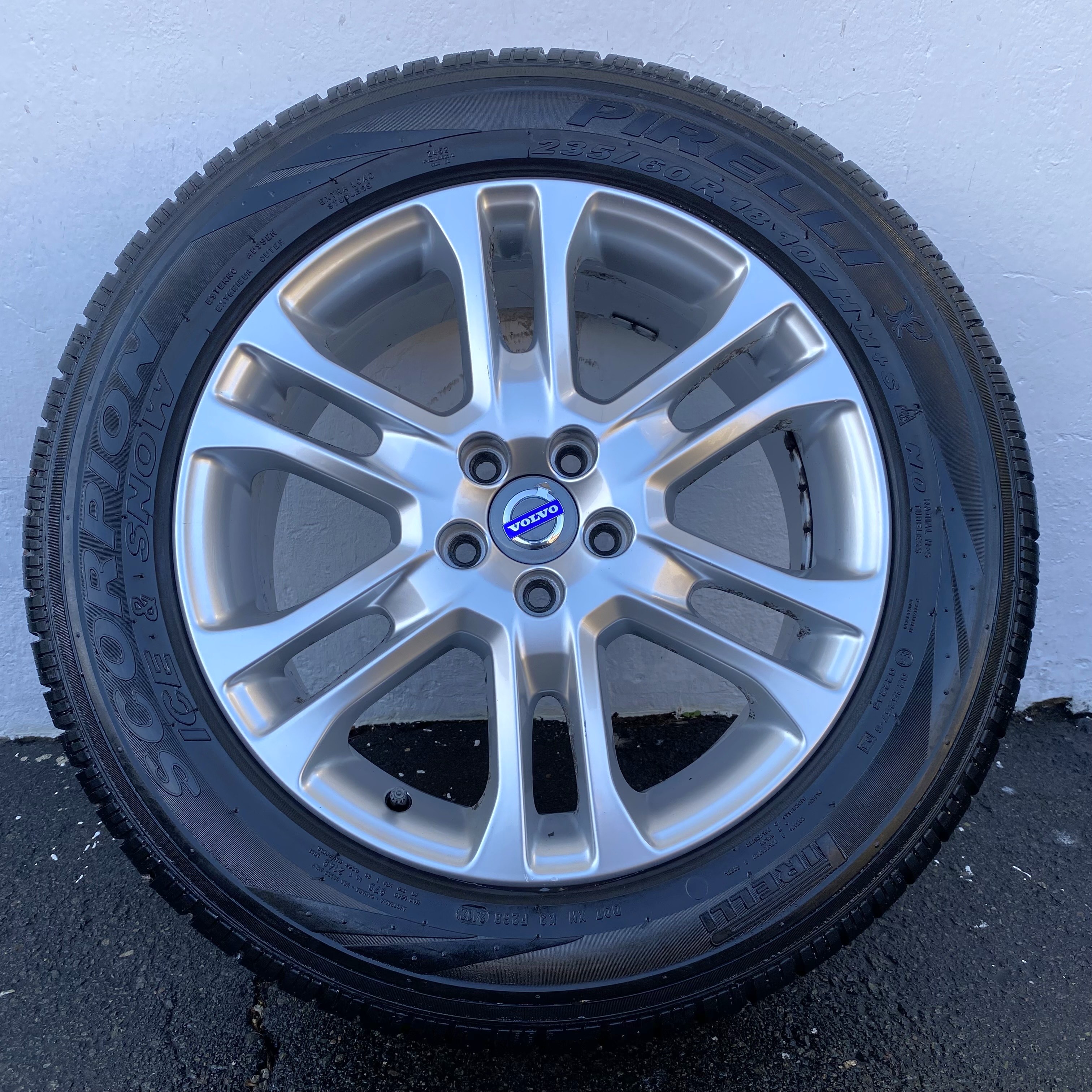 Kompletta Vinterhjul M+S | 18" VOLVO XC60 31341743 | 5x108 7.5x18 ET55 63.4 + 235/60 R18 107H Pirelli Scorpion Ice Snow | V24-2012 | 4.3mm | 3.9mm | 3.7mm | 2.8mm - 6