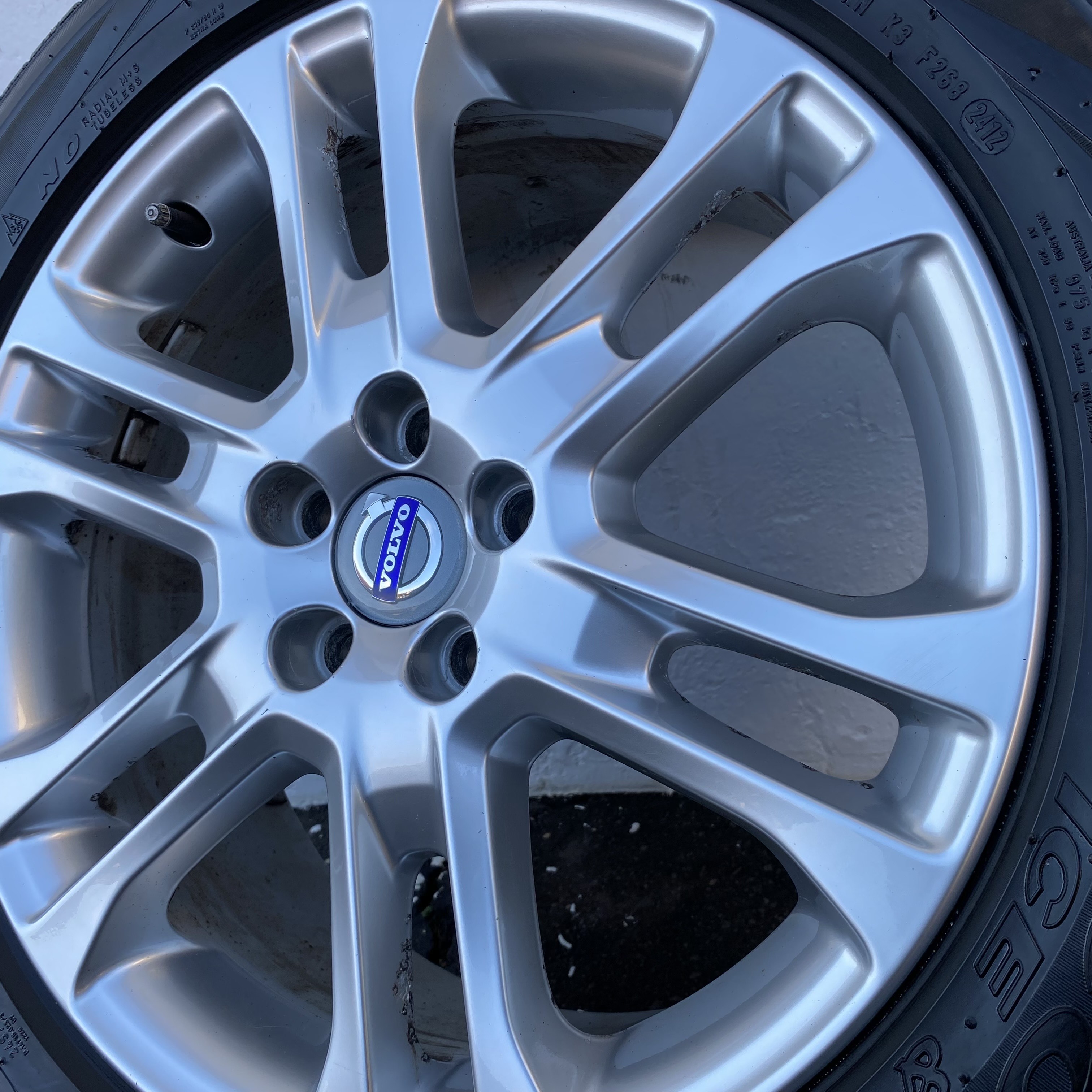 Kompletta Vinterhjul M+S | 18" VOLVO XC60 31341743 | 5x108 7.5x18 ET55 63.4 + 235/60 R18 107H Pirelli Scorpion Ice Snow | V24-2012 | 4.3mm | 3.9mm | 3.7mm | 2.8mm - 16