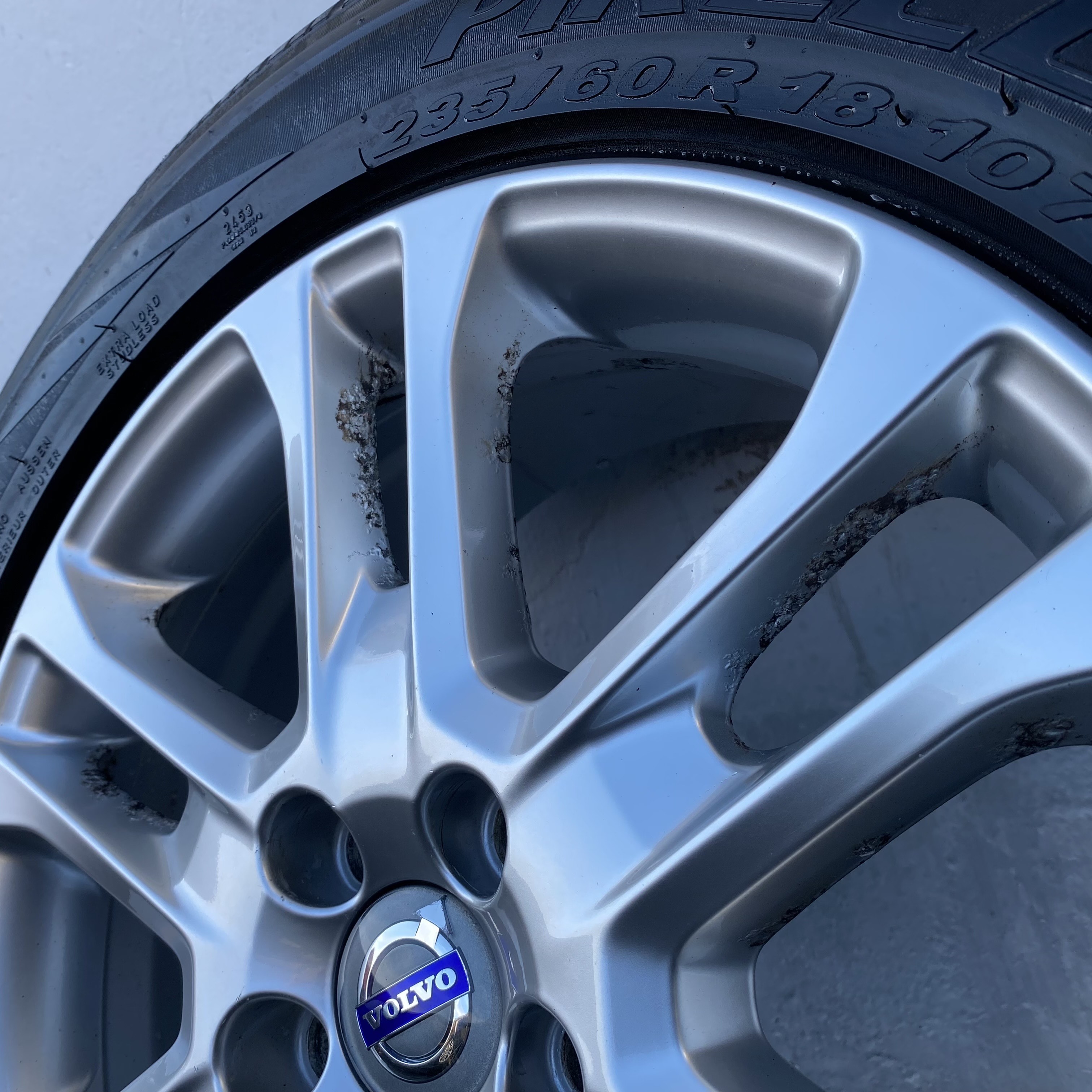 Kompletta Vinterhjul M+S | 18" VOLVO XC60 31341743 | 5x108 7.5x18 ET55 63.4 + 235/60 R18 107H Pirelli Scorpion Ice Snow | V24-2012 | 4.3mm | 3.9mm | 3.7mm | 2.8mm - 8