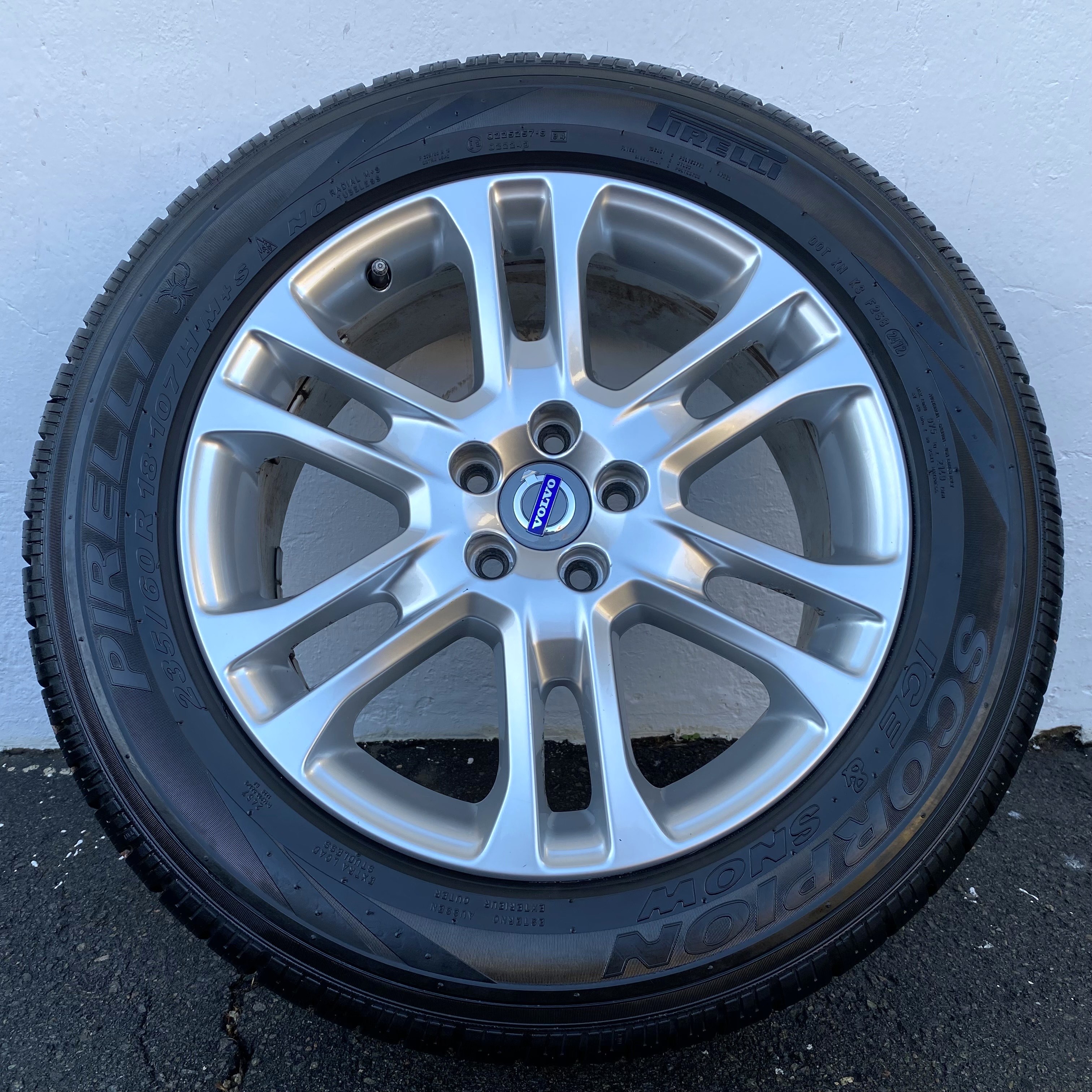 Kompletta Vinterhjul M+S | 18" VOLVO XC60 31341743 | 5x108 7.5x18 ET55 63.4 + 235/60 R18 107H Pirelli Scorpion Ice Snow | V24-2012 | 4.3mm | 3.9mm | 3.7mm | 2.8mm - 14
