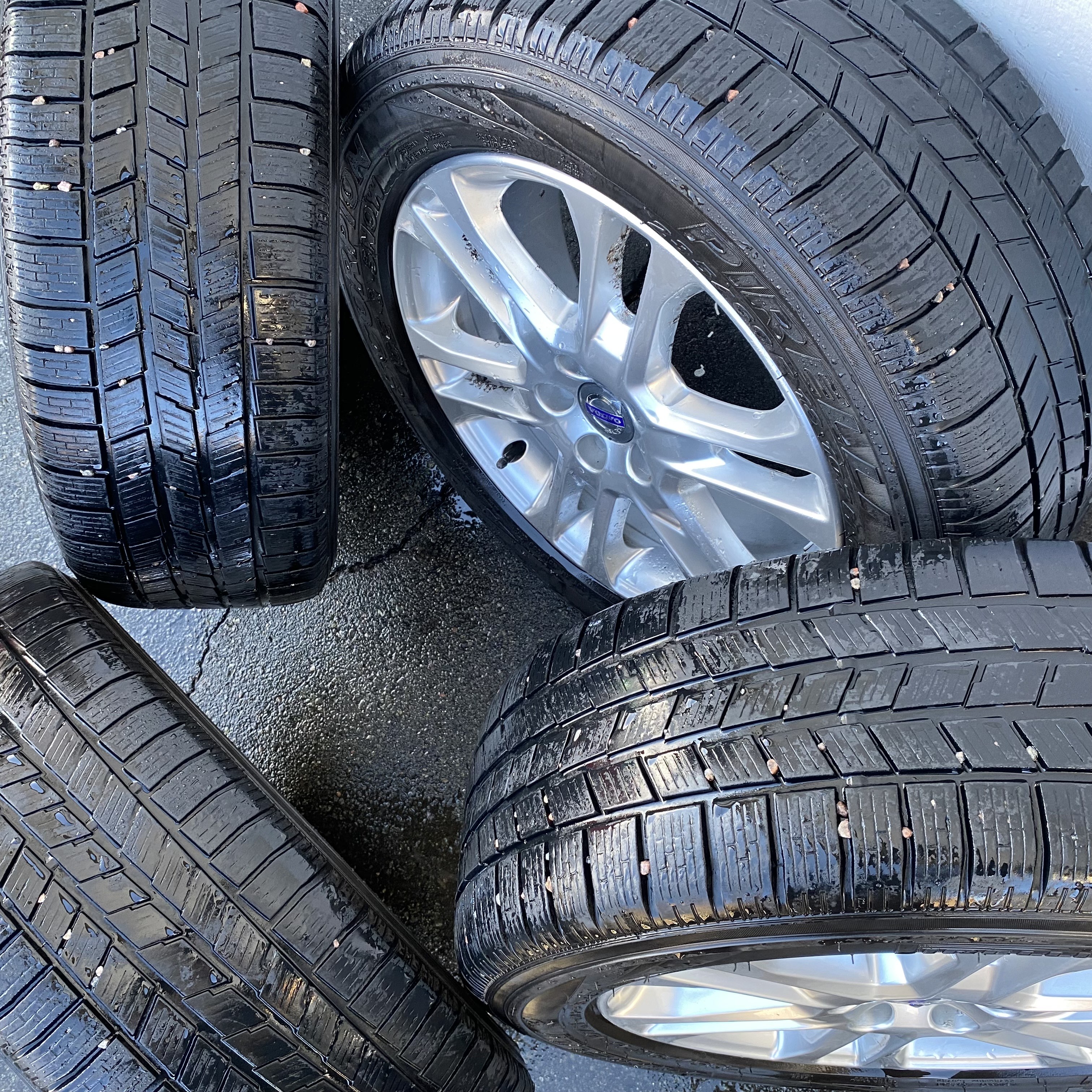 Kompletta Vinterhjul M+S | 18" VOLVO XC60 31341743 | 5x108 7.5x18 ET55 63.4 + 235/60 R18 107H Pirelli Scorpion Ice Snow | V24-2012 | 4.3mm | 3.9mm | 3.7mm | 2.8mm - 5