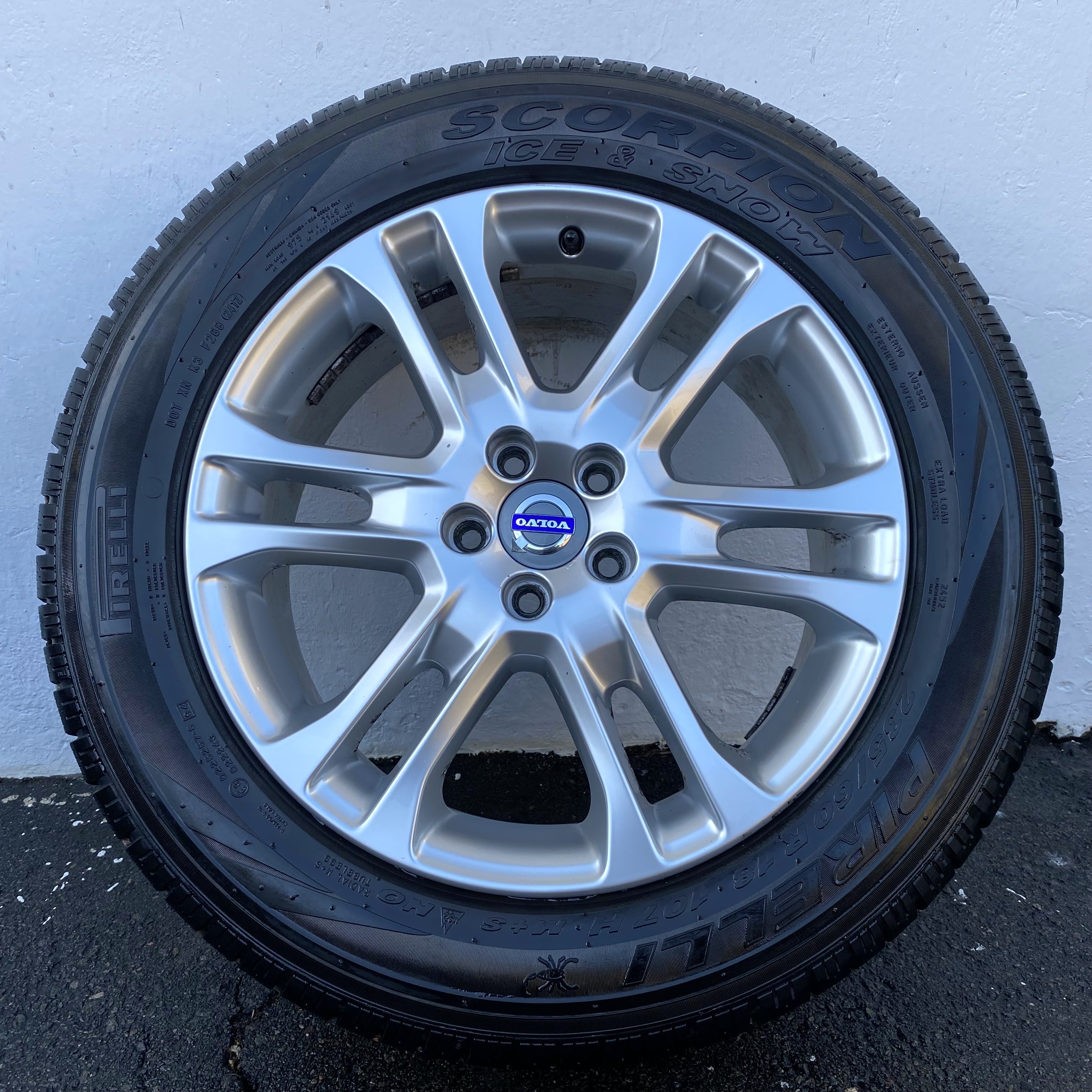 Kompletta Vinterhjul M+S | 18" VOLVO XC60 31341743 | 5x108 7.5x18 ET55 63.4 + 235/60 R18 107H Pirelli Scorpion Ice Snow | V24-2012 | 4.3mm | 3.9mm | 3.7mm | 2.8mm - 11