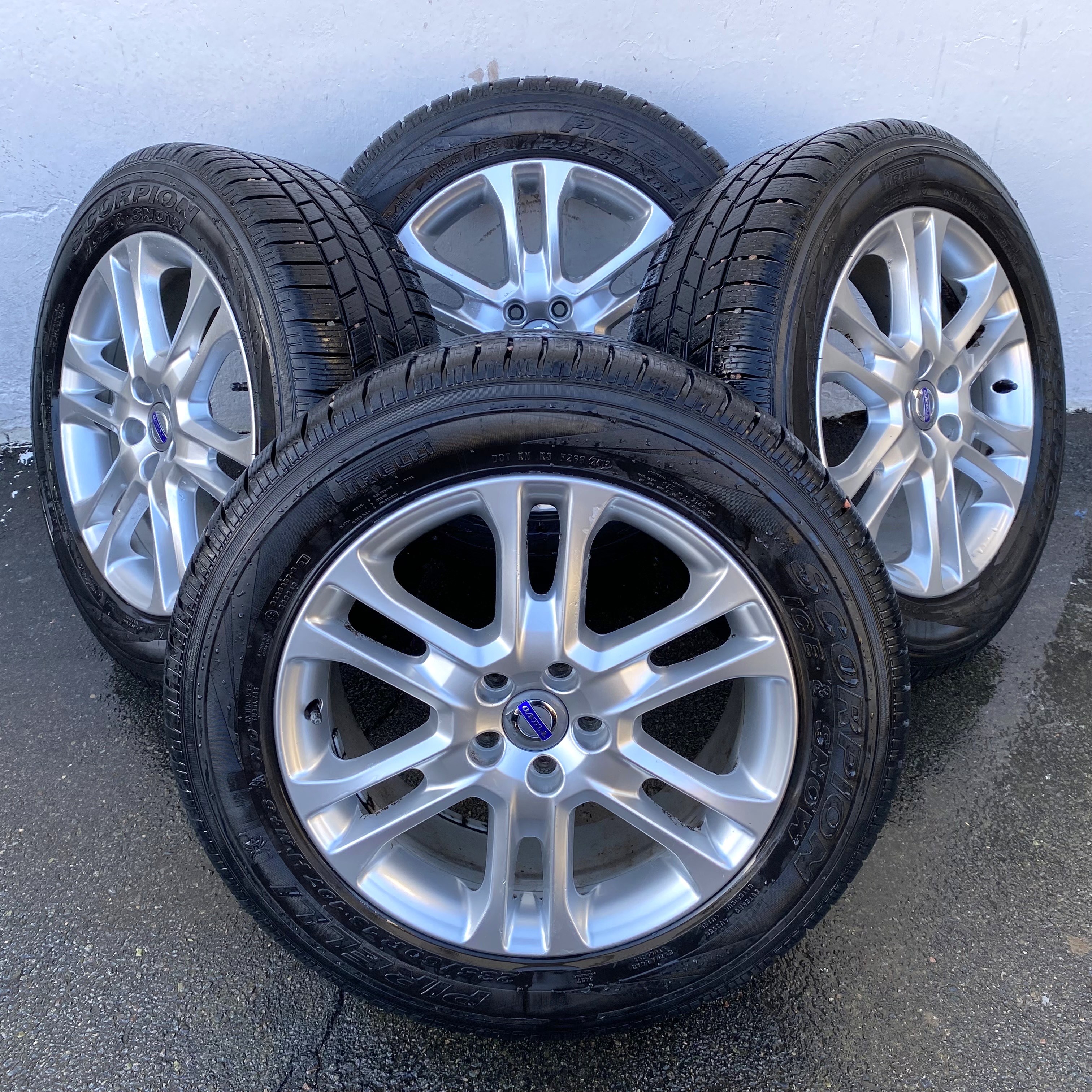 Kompletta Vinterhjul M+S | 18" VOLVO XC60 31341743 | 5x108 7.5x18 ET55 63.4 + 235/60 R18 107H Pirelli Scorpion Ice Snow | V24-2012 | 4.3mm | 3.9mm | 3.7mm | 2.8mm - 2
