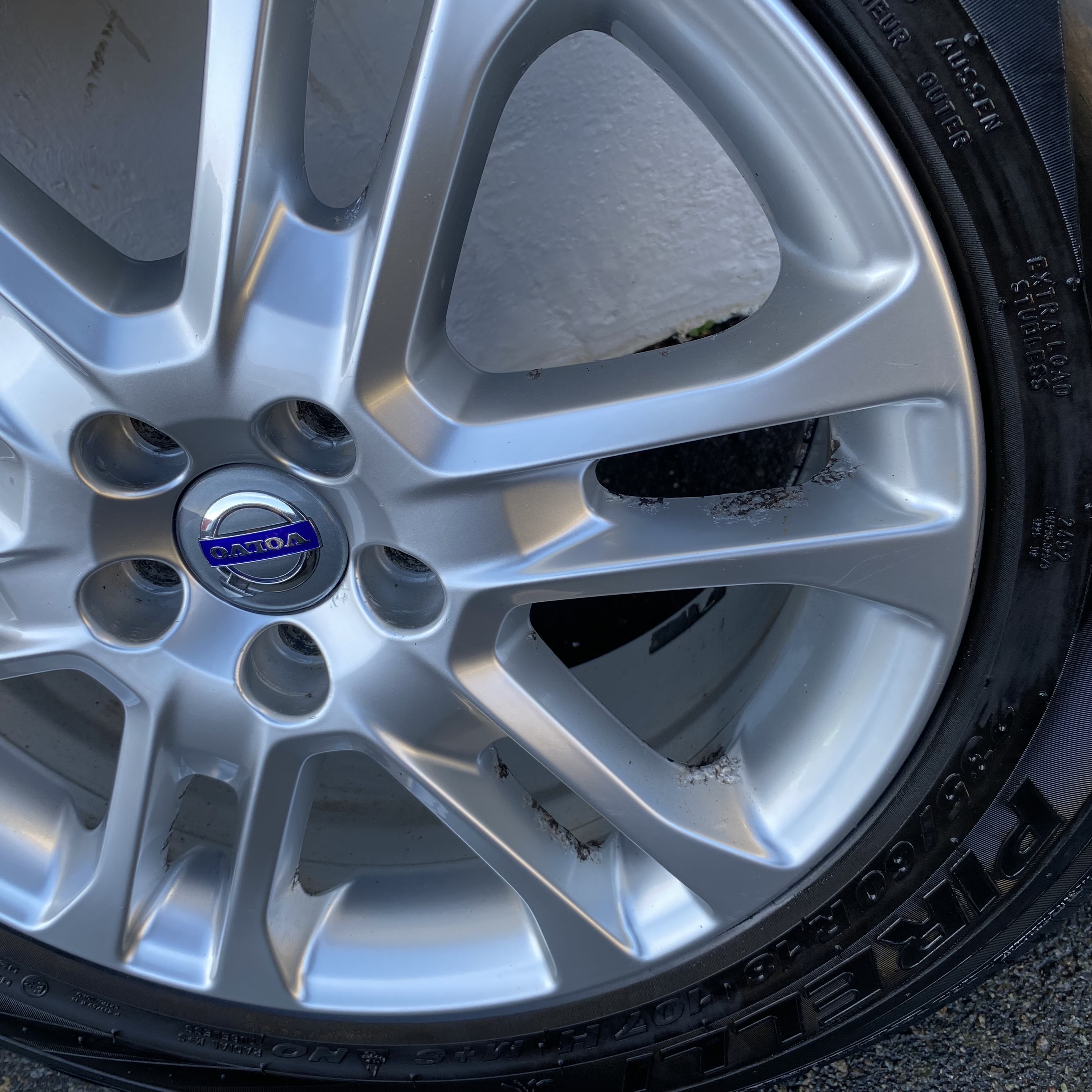 Kompletta Vinterhjul M+S | 18" VOLVO XC60 31341743 | 5x108 7.5x18 ET55 63.4 + 235/60 R18 107H Pirelli Scorpion Ice Snow | V24-2012 | 4.3mm | 3.9mm | 3.7mm | 2.8mm - 13