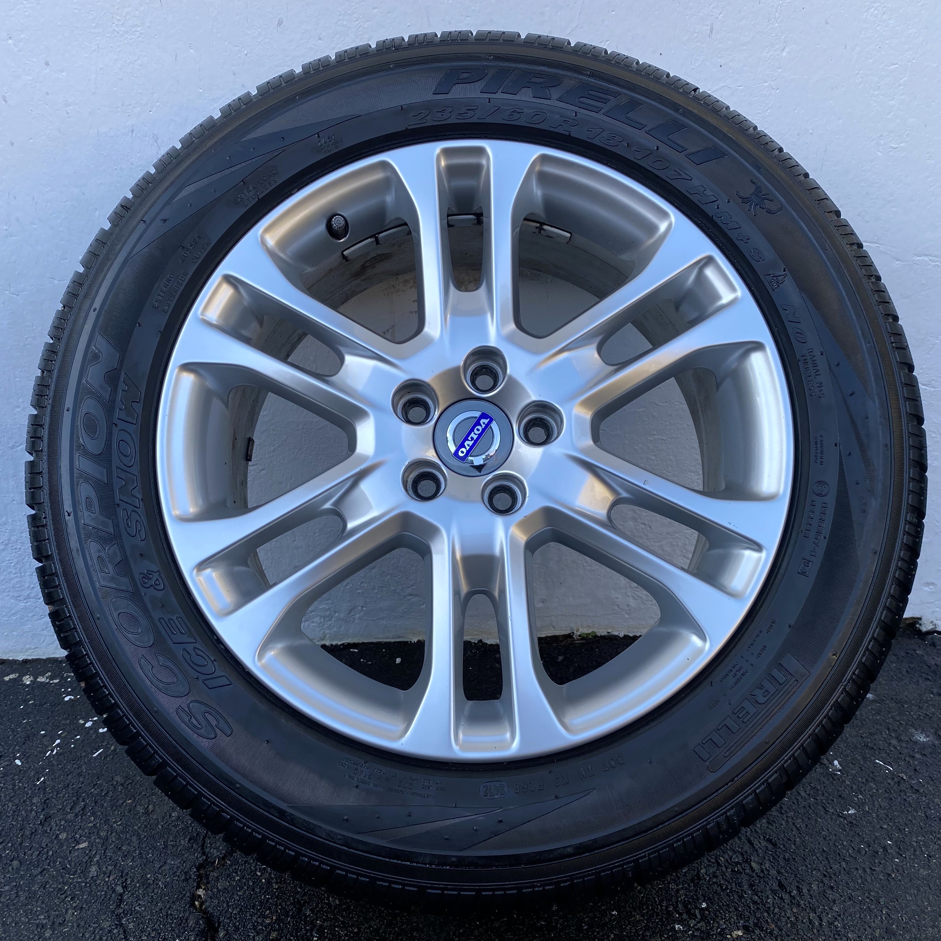 Kompletta Vinterhjul M+S | 18" VOLVO XC60 31341743 | 5x108 7.5x18 ET55 63.4 + 235/60 R18 107H Pirelli Scorpion Ice Snow | V24-2012 | 4.3mm | 3.9mm | 3.7mm | 2.8mm - 9