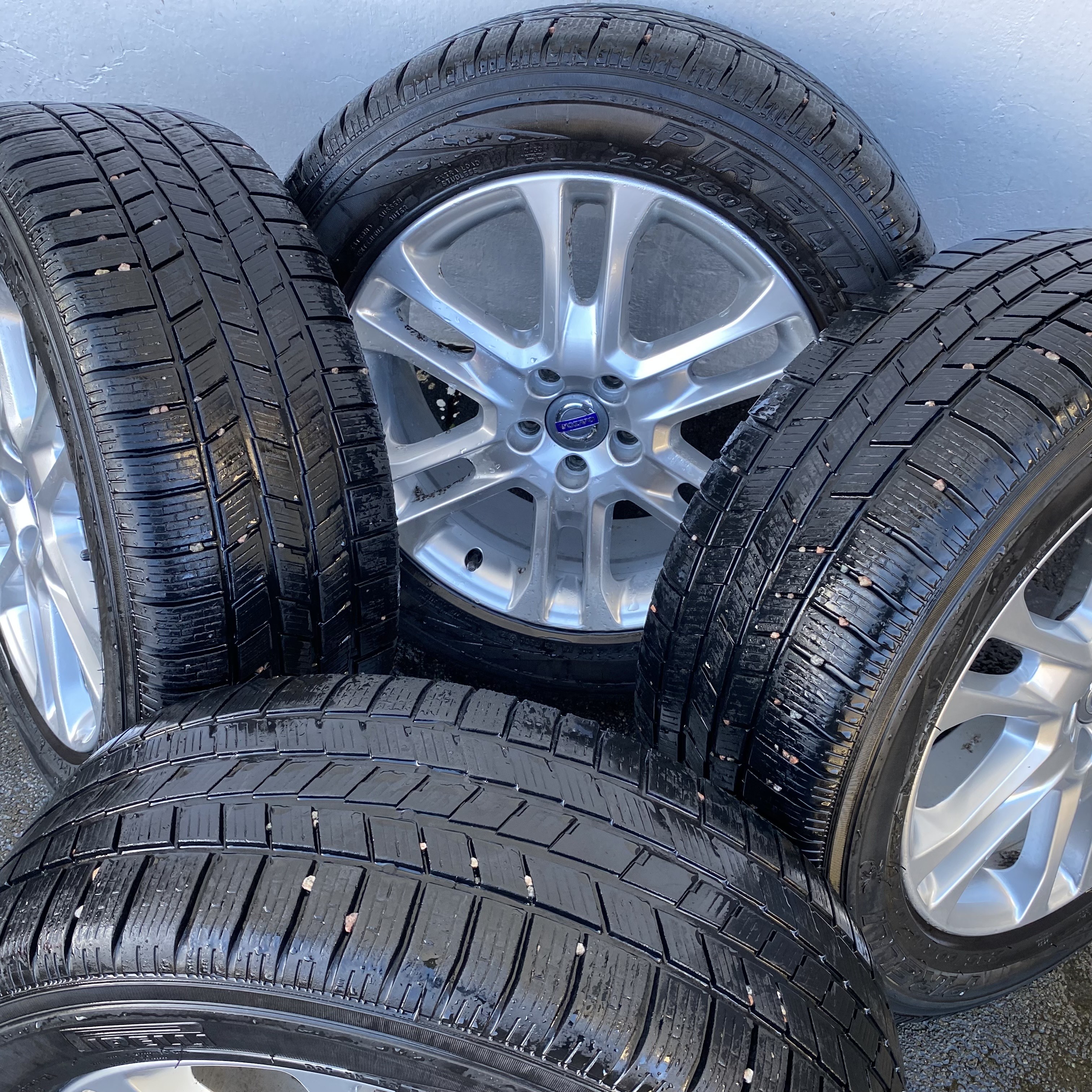 Kompletta Vinterhjul M+S | 18" VOLVO XC60 31341743 | 5x108 7.5x18 ET55 63.4 + 235/60 R18 107H Pirelli Scorpion Ice Snow | V24-2012 | 4.3mm | 3.9mm | 3.7mm | 2.8mm - 3