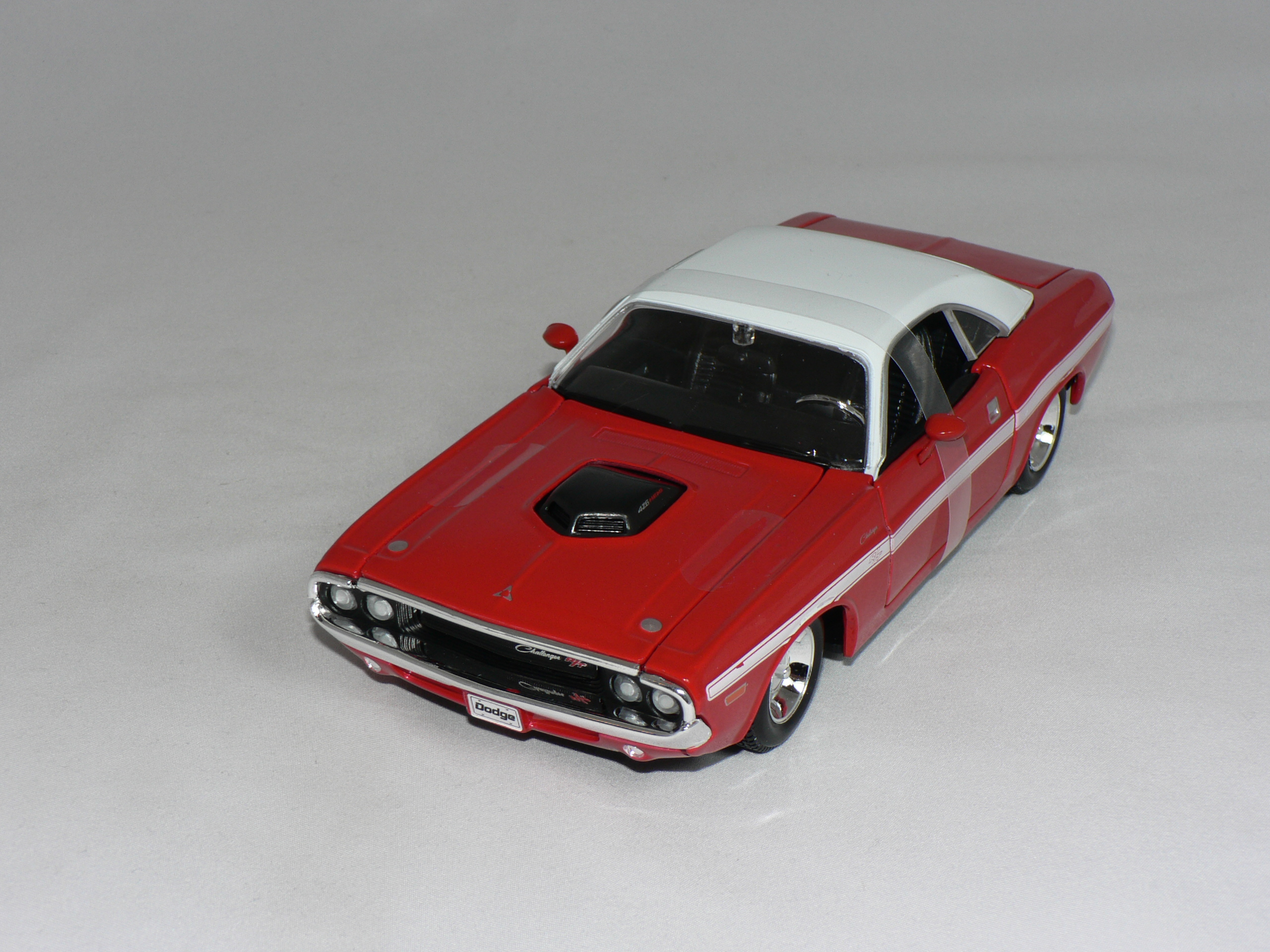 Dodge Challenger RT 1970   1:24  Maisto
