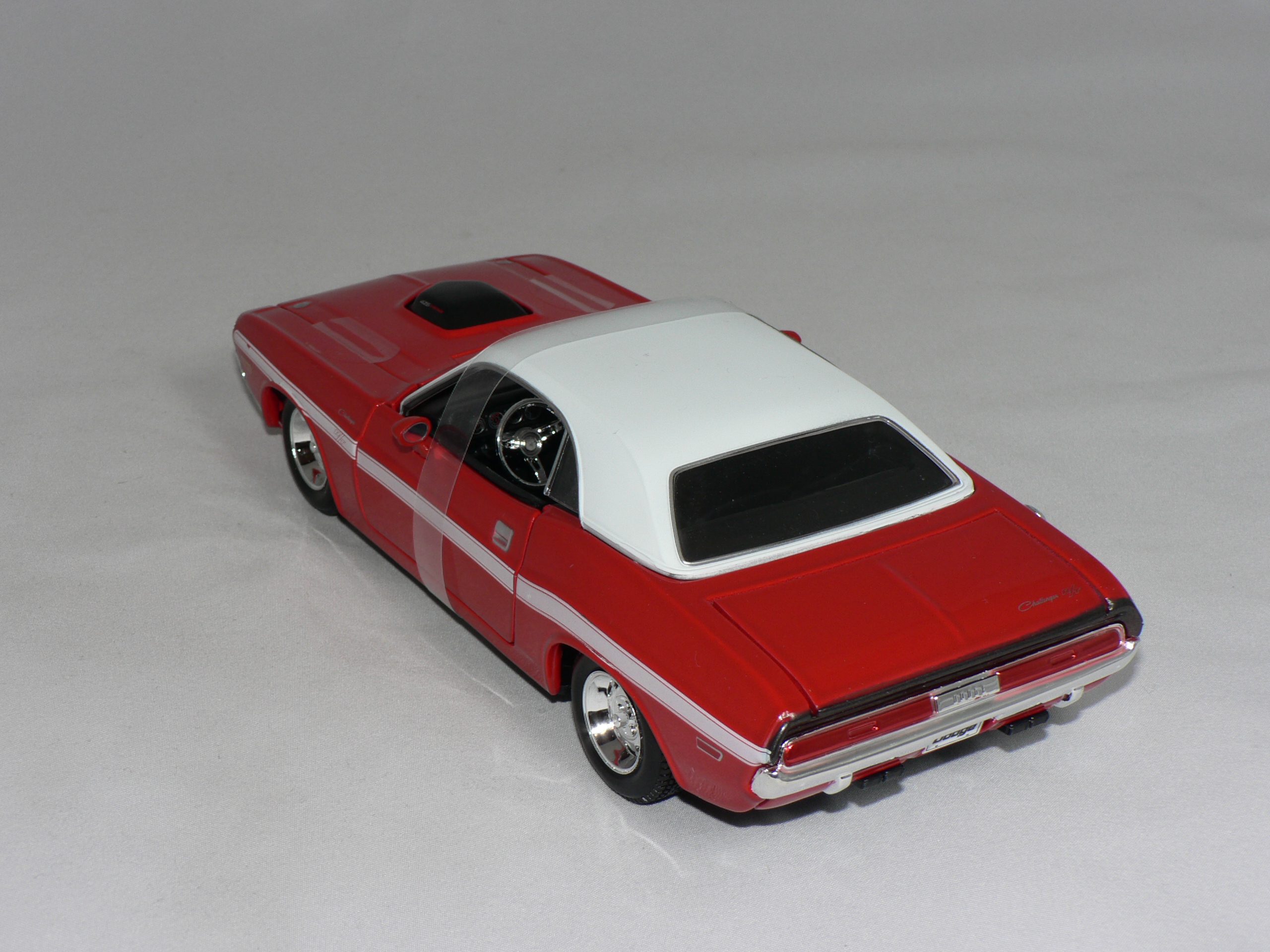 Dodge Challenger RT 1970   1:24  Maisto - 2