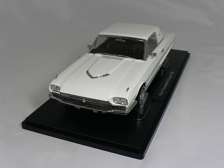 Ford Thunderbird   Coupe 1966  1:18  KK Scale