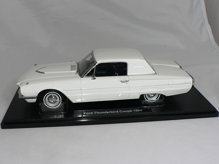 Ford Thunderbird   Coupe 1966  1:18  KK Scale