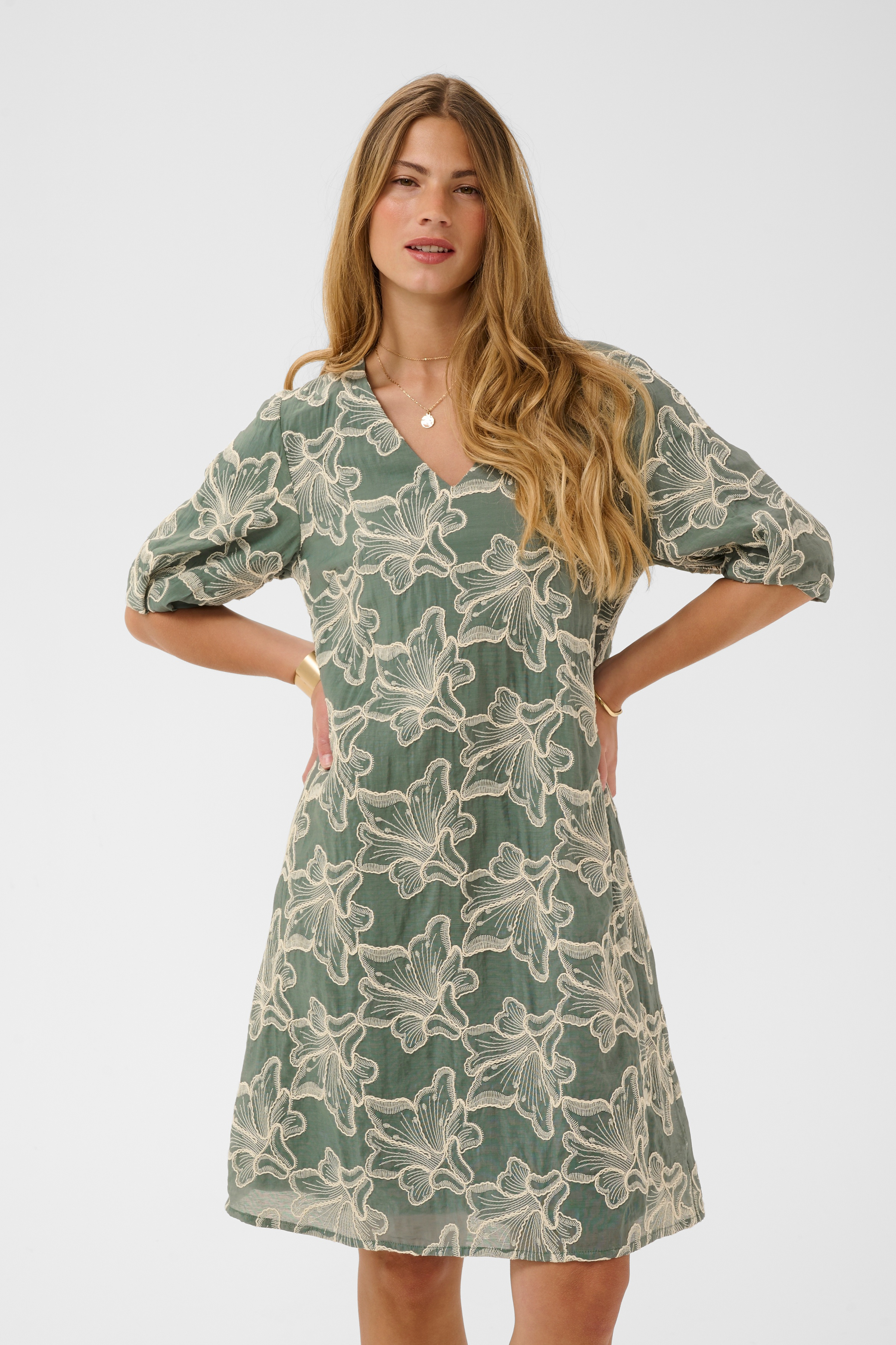 CRTorli Dress Mulled Basil  Kort klänning med brodyr