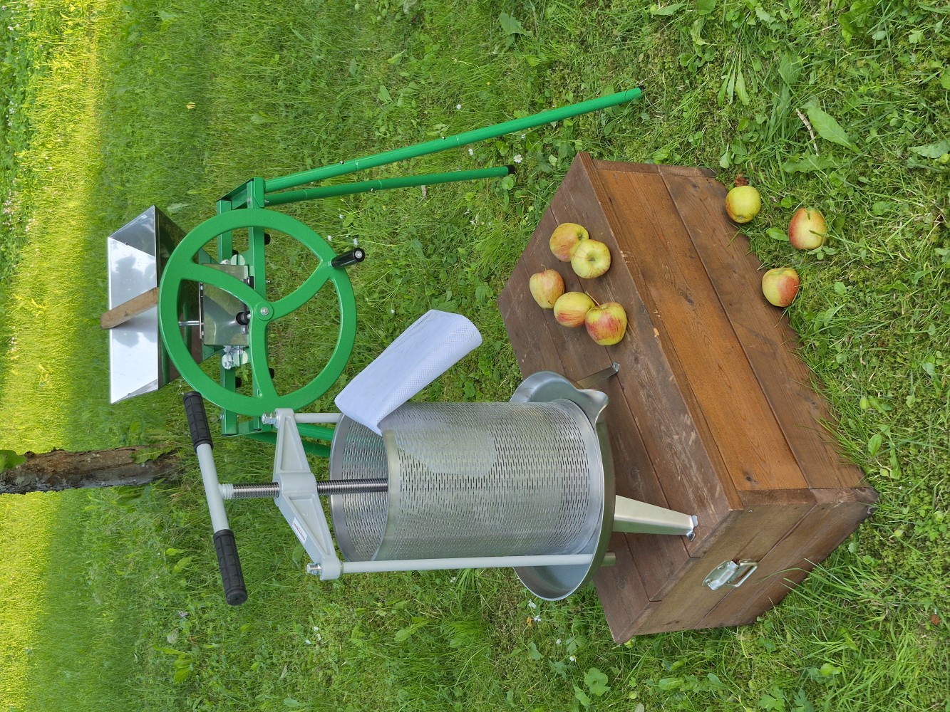  frugtpresse Hobby 18l rustfrit  med filter og manuel frugtkværn Hobby 9l med støtteben - 4
