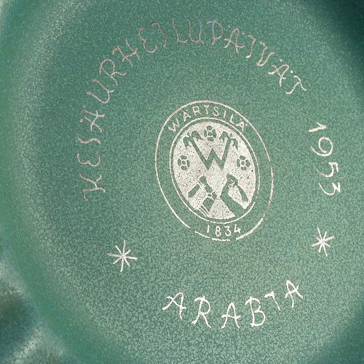 アラビア社  緑色の丸皿  銀色のWärtsiläロゴ入り  特注品  12cm  1953年