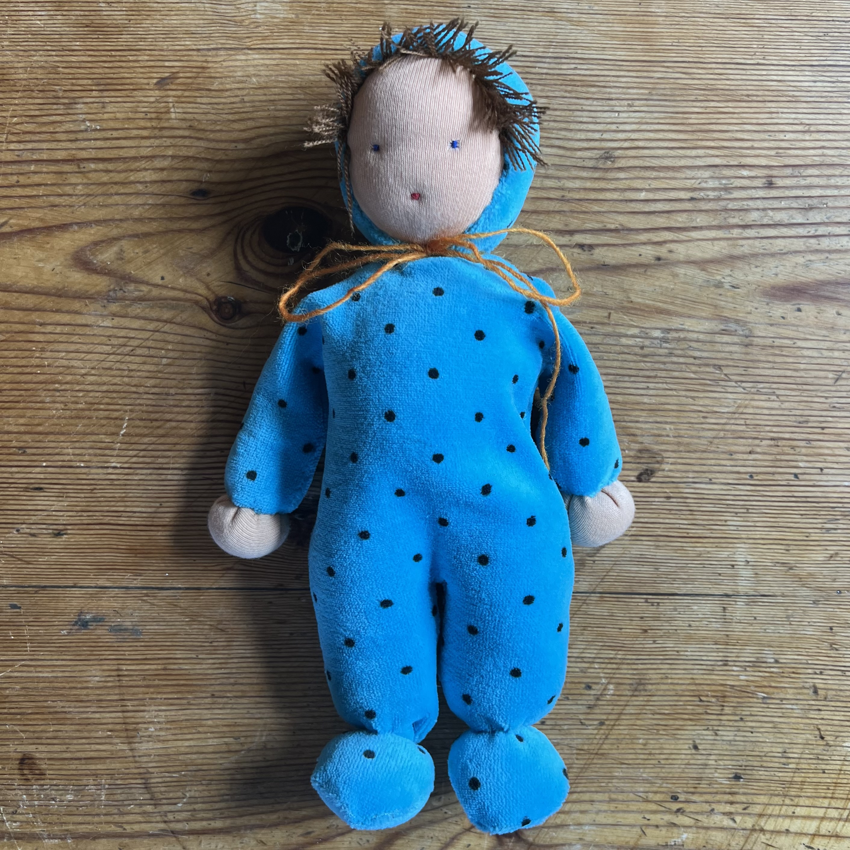 Waldorfdocka - handgjord overalldocka KoKoBello - Kid 27 cm - 2