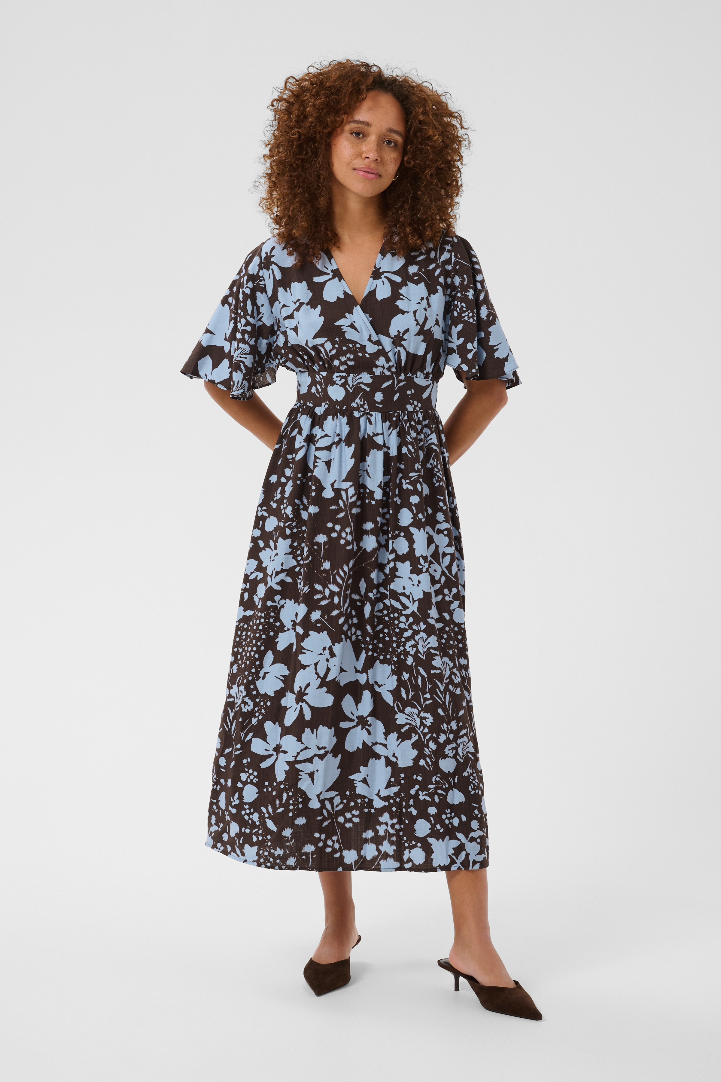 KAnadira Dress Coffee Bean/Blue Fog Flower Mönstrad Klänning
