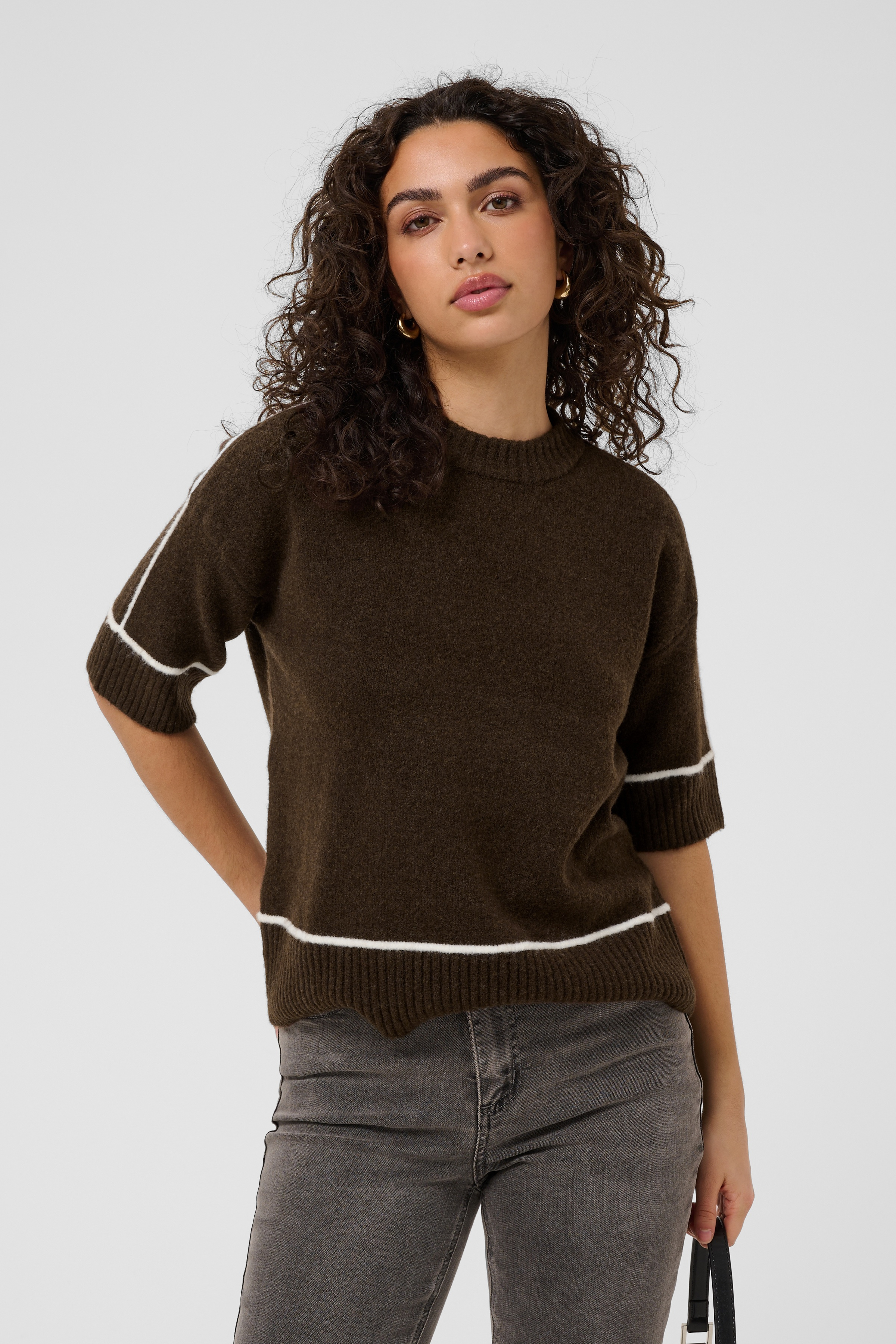KAjinie Pullover Coffee Bean Stickad tröja med kort ärm