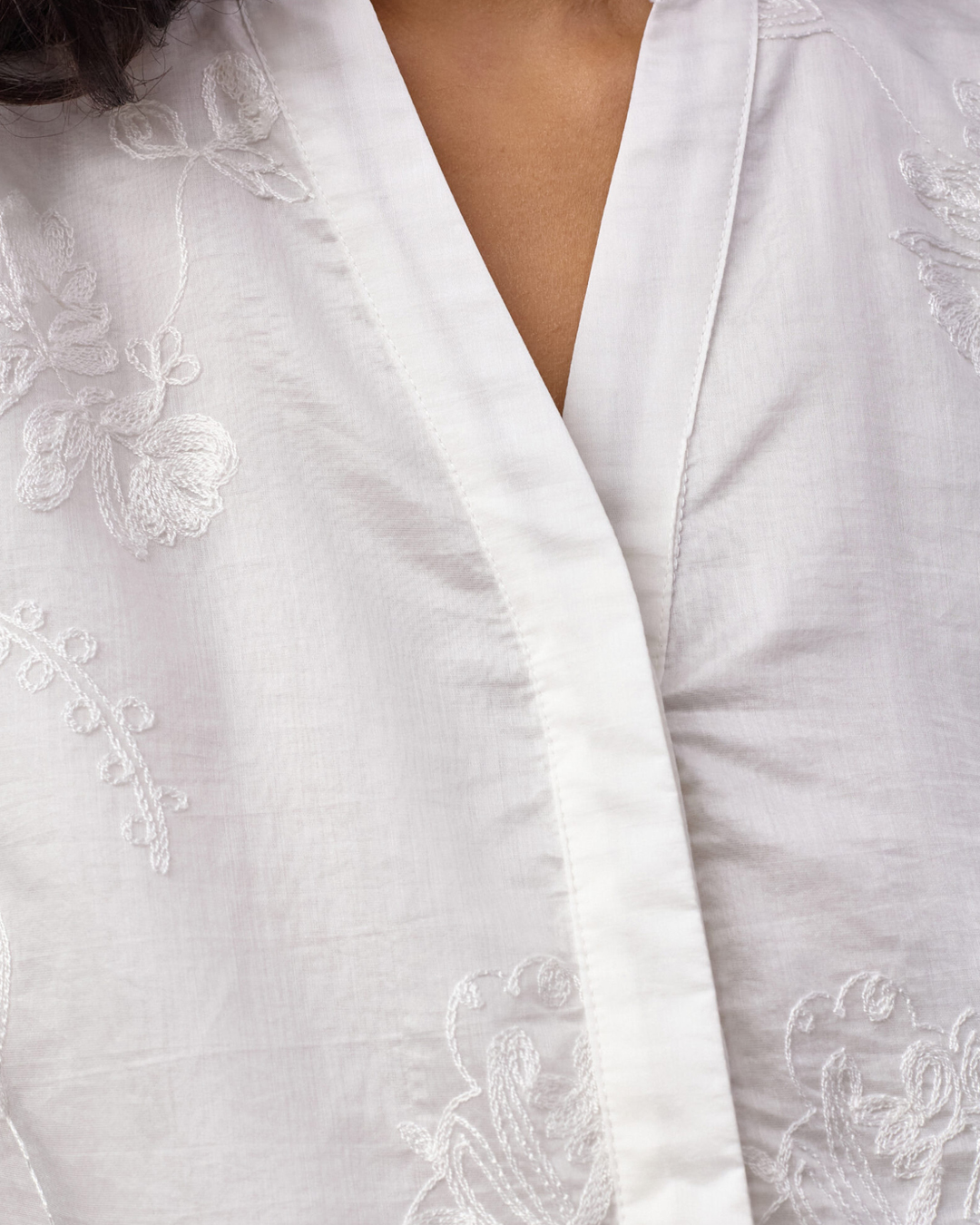 Blus Vivian vit med broderade blommor - 3