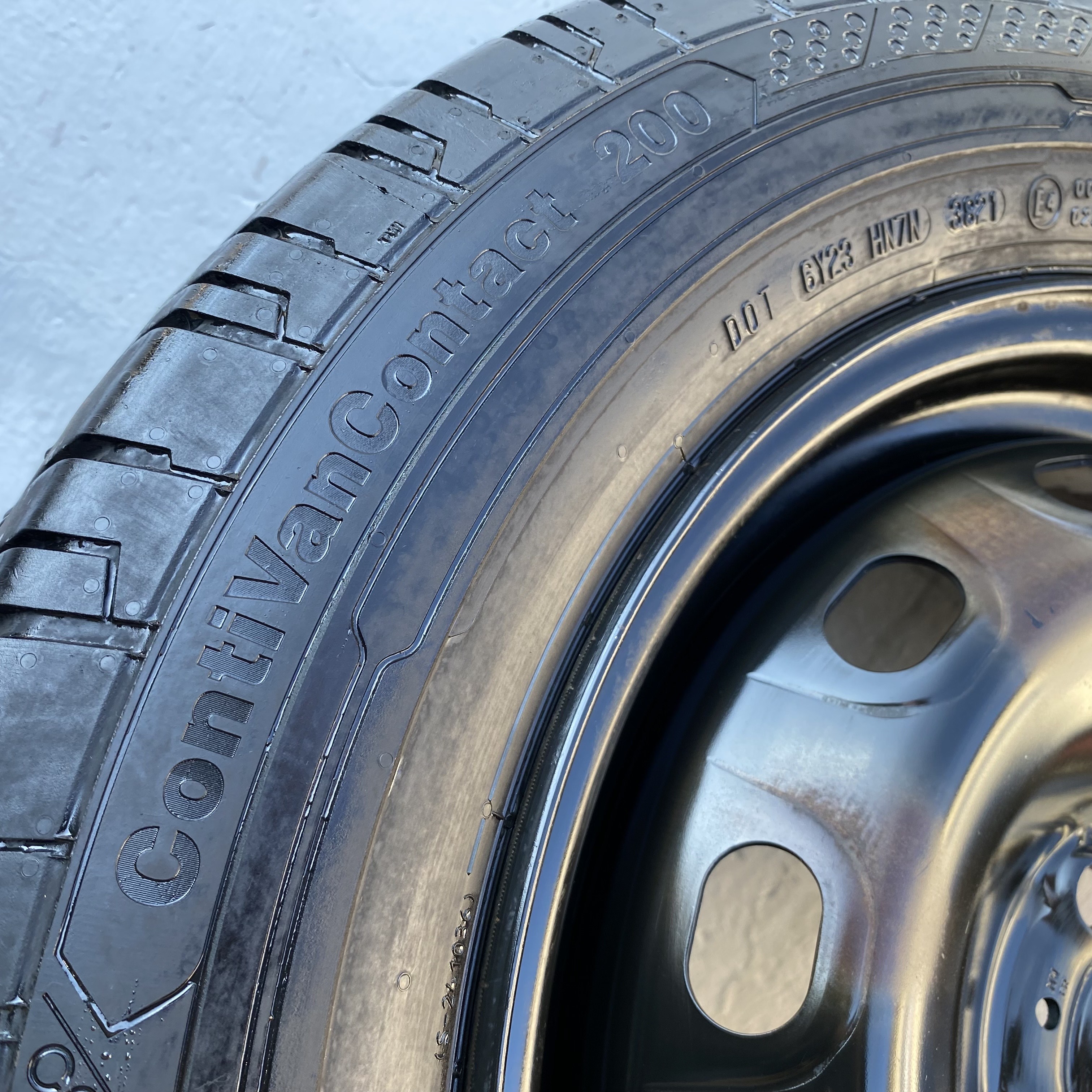 Kompletta Sommarhjul | 16" OPEL VIVARO | 5x114.3 6x16 ET50 66.1 + 2 st 205/65 R16C 107/105T Continental ContiVanContact 200 | V38-2021 | 8.4mm | 7.8mm + 2 st 205/65 R16C 107/105T Bridgestone Duravis R660 Eco | V40-2022 | 6.6mm | 5.8m - 9