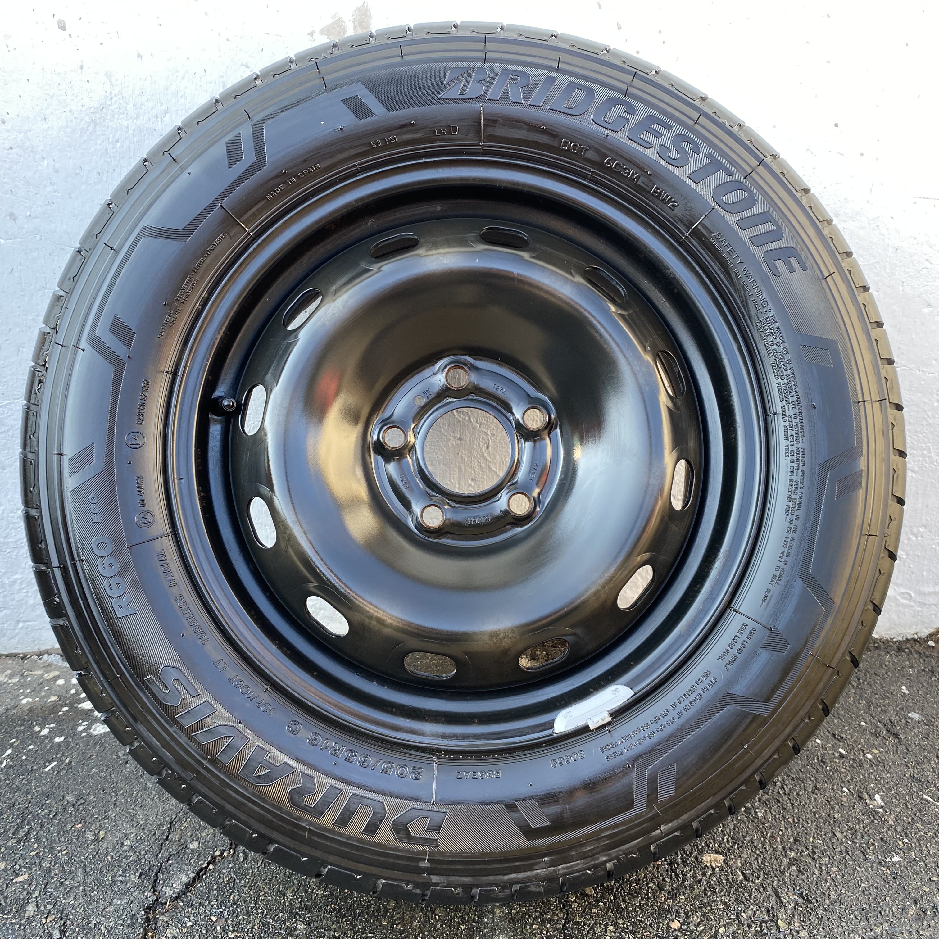 Kompletta Sommarhjul | 16" OPEL VIVARO | 5x114.3 6x16 ET50 66.1 + 2 st 205/65 R16C 107/105T Continental ContiVanContact 200 | V38-2021 | 8.4mm | 7.8mm + 2 st 205/65 R16C 107/105T Bridgestone Duravis R660 Eco | V40-2022 | 6.6mm | 5.8m - 15