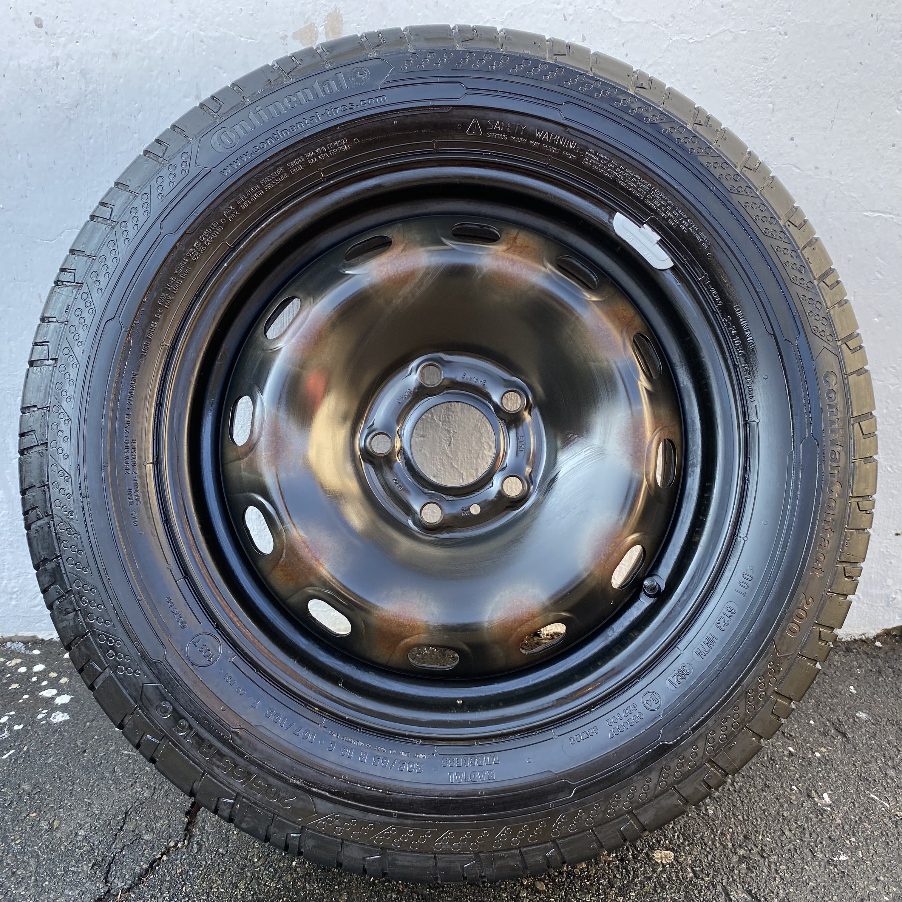 Kompletta Sommarhjul | 16" OPEL VIVARO | 5x114.3 6x16 ET50 66.1 + 2 st 205/65 R16C 107/105T Continental ContiVanContact 200 | V38-2021 | 8.4mm | 7.8mm + 2 st 205/65 R16C 107/105T Bridgestone Duravis R660 Eco | V40-2022 | 6.6mm | 5.8m - 10