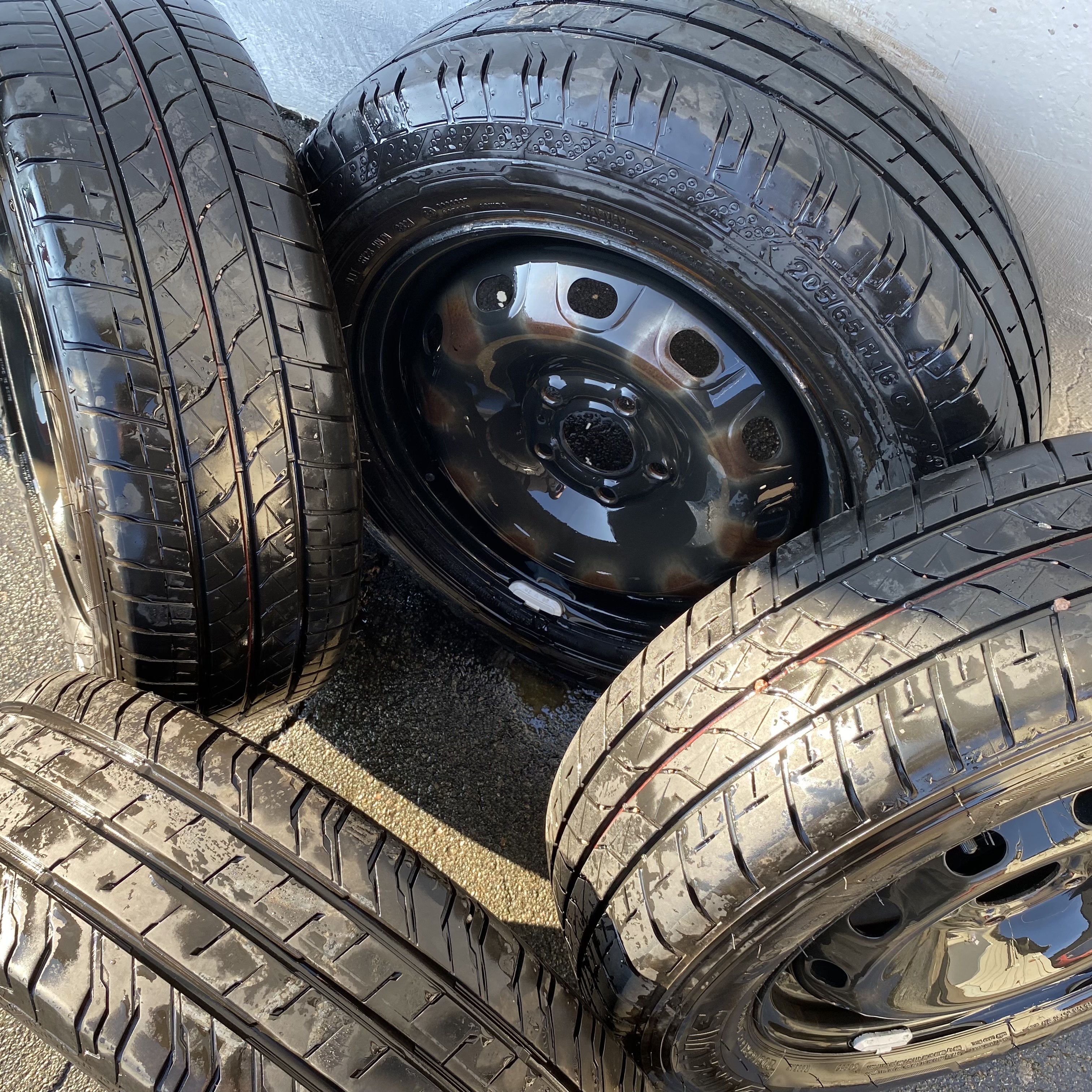 Kompletta Sommarhjul | 16" OPEL VIVARO | 5x114.3 6x16 ET50 66.1 + 2 st 205/65 R16C 107/105T Continental ContiVanContact 200 | V38-2021 | 8.4mm | 7.8mm + 2 st 205/65 R16C 107/105T Bridgestone Duravis R660 Eco | V40-2022 | 6.6mm | 5.8m - 4