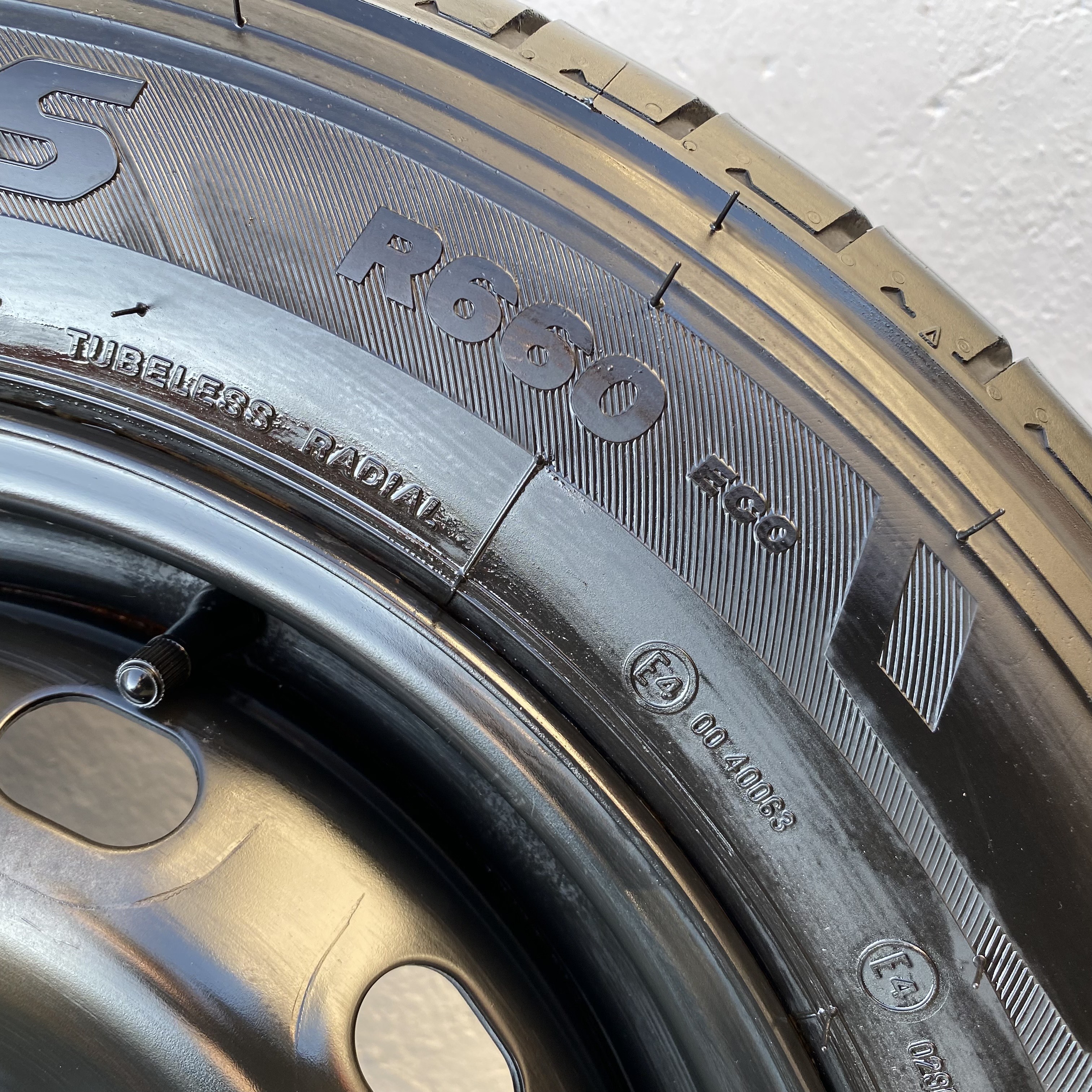 Kompletta Sommarhjul | 16" OPEL VIVARO | 5x114.3 6x16 ET50 66.1 + 2 st 205/65 R16C 107/105T Continental ContiVanContact 200 | V38-2021 | 8.4mm | 7.8mm + 2 st 205/65 R16C 107/105T Bridgestone Duravis R660 Eco | V40-2022 | 6.6mm | 5.8m - 14