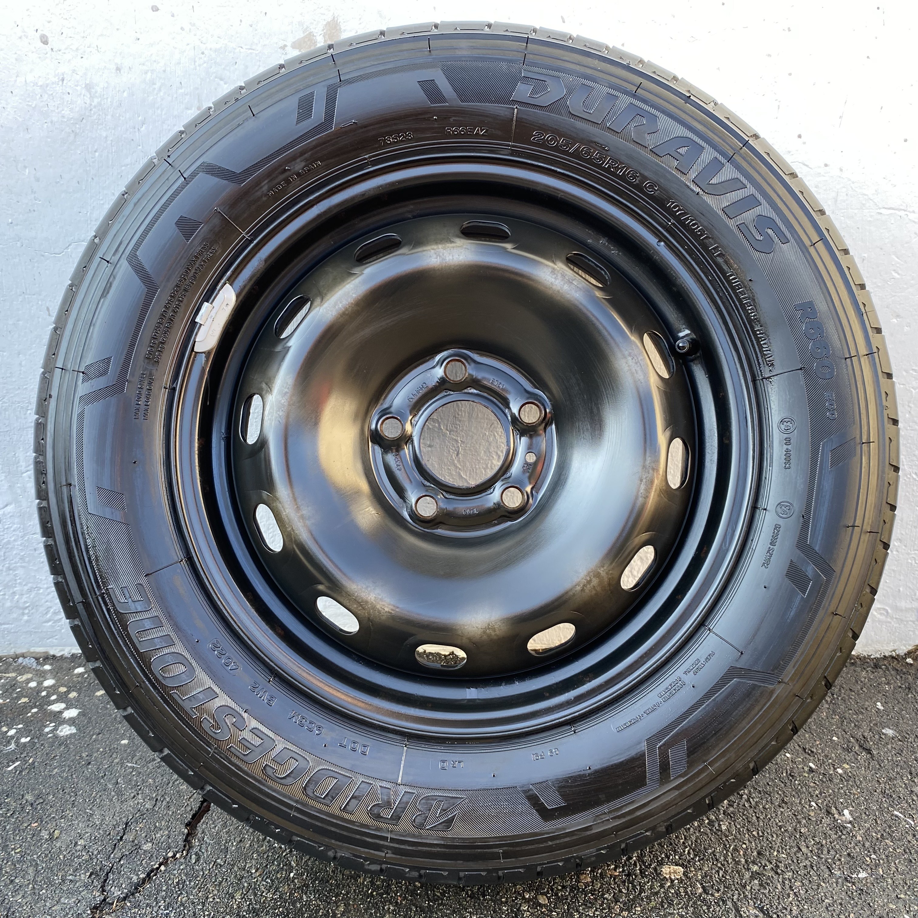 Kompletta Sommarhjul | 16" OPEL VIVARO | 5x114.3 6x16 ET50 66.1 + 2 st 205/65 R16C 107/105T Continental ContiVanContact 200 | V38-2021 | 8.4mm | 7.8mm + 2 st 205/65 R16C 107/105T Bridgestone Duravis R660 Eco | V40-2022 | 6.6mm | 5.8m - 11