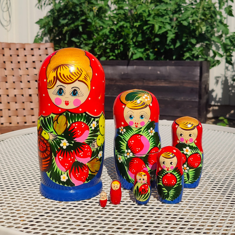 Babushka - Matrjosjka - Ryska trädockor 