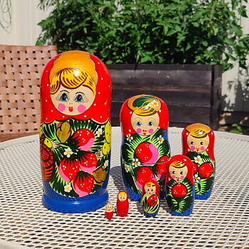 Babushka - Matrjosjka - Ryska trädockor 