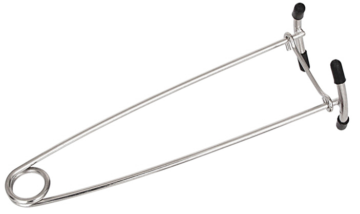 Oersättligt tillbehör för alla predatorfiskare som lätt vill kunna lossa krokar från gäddans käft. Robust, mångsidig käftöppnare. 17 cm längd.
