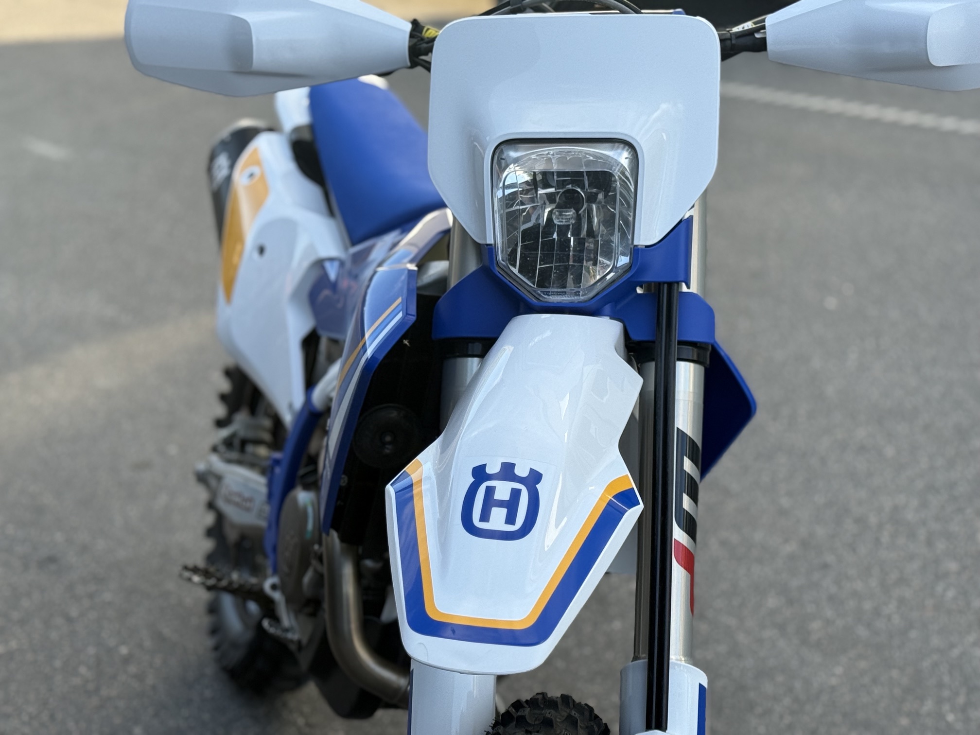 Husqvarna FE250 2025 Heritage / 104tim / Räntefritt 24mån - 8