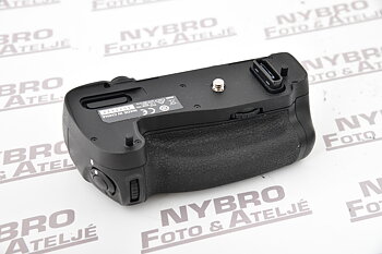Nikon MB-D16