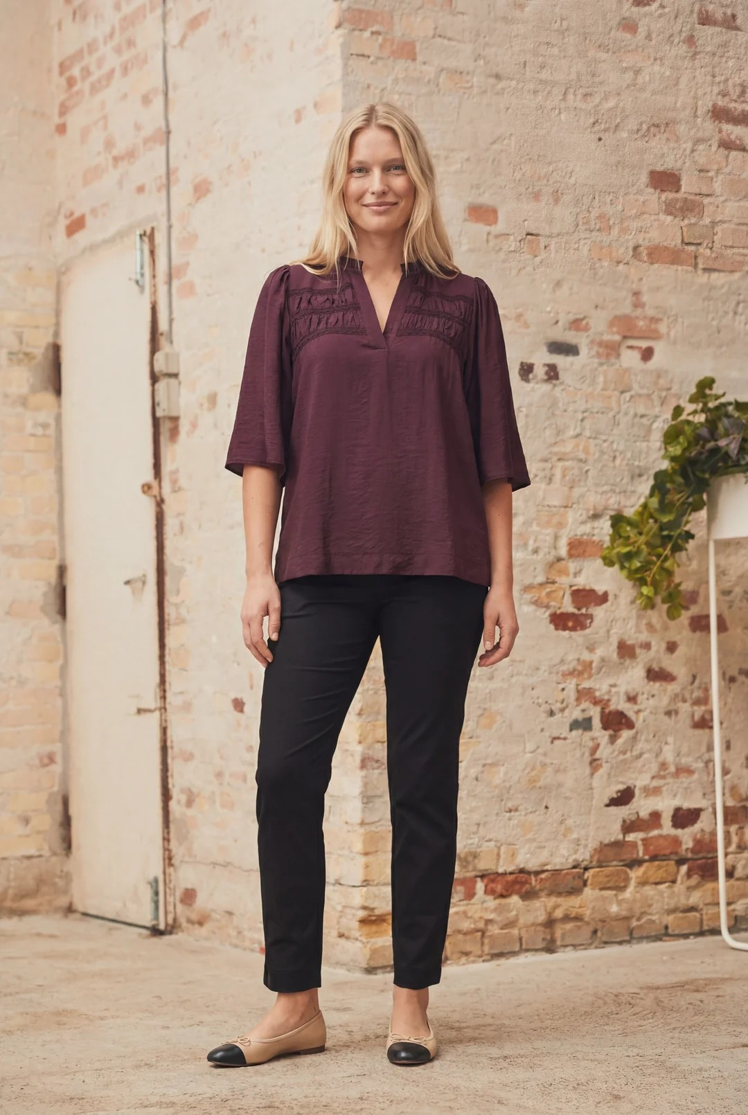Nova S/S Blouse - Aubergine - Isay 