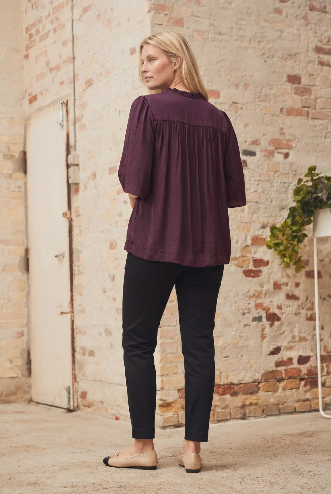 Nova S/S Blouse - Aubergine - Isay  - 3