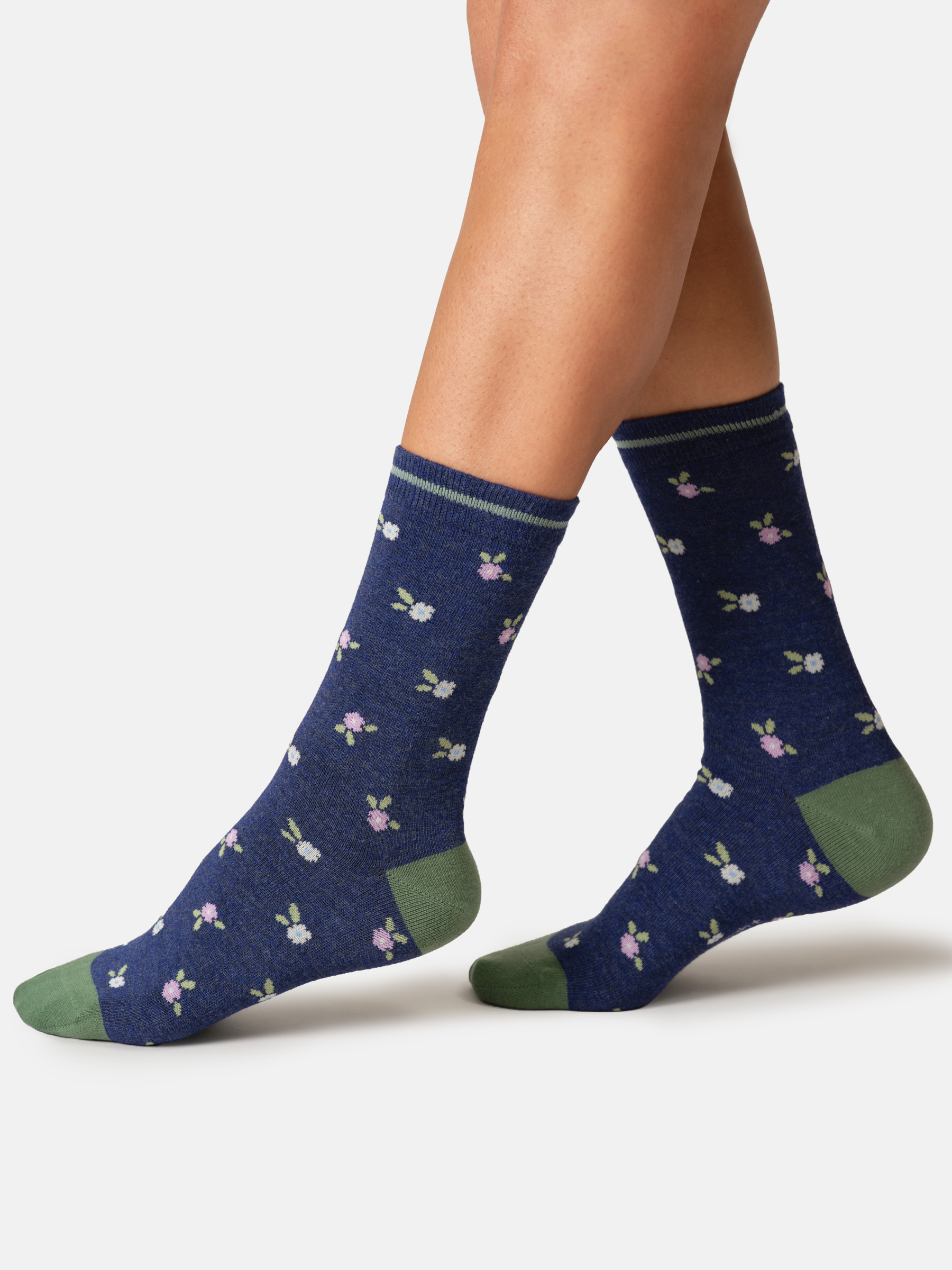 Presenttips! Blommiga bambustrumpor i blå nyanser - 5