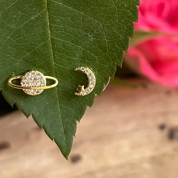 Örhängen "Cubic Zirconia Mismatched Planet"