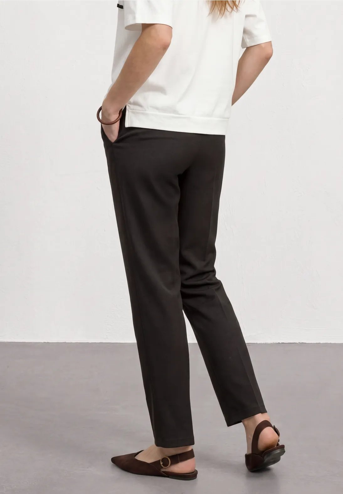 QR Amalia Straight Leg - Black Coffee - Street One - 3