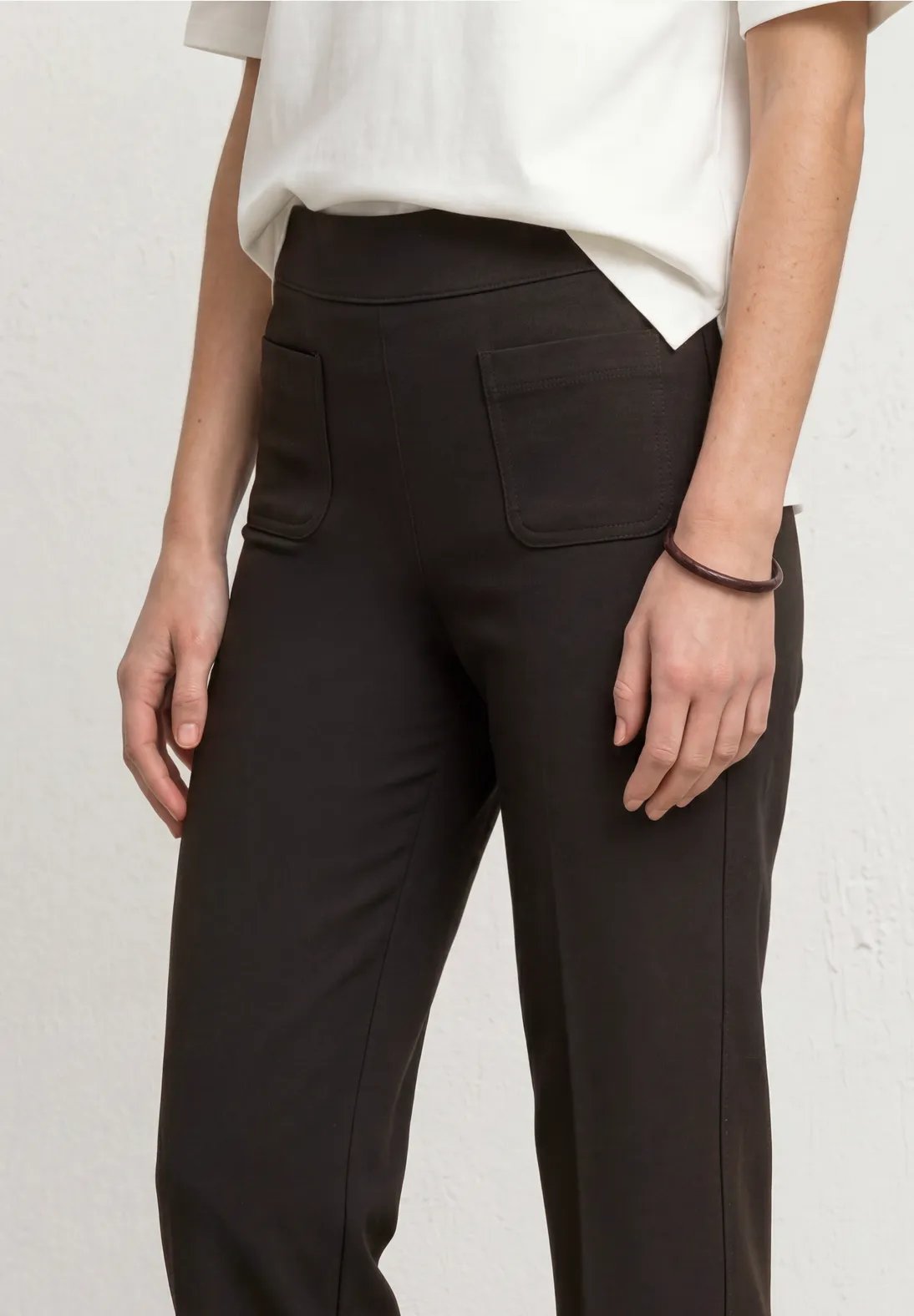QR Amalia Straight Leg - Black Coffee - Street One - 4