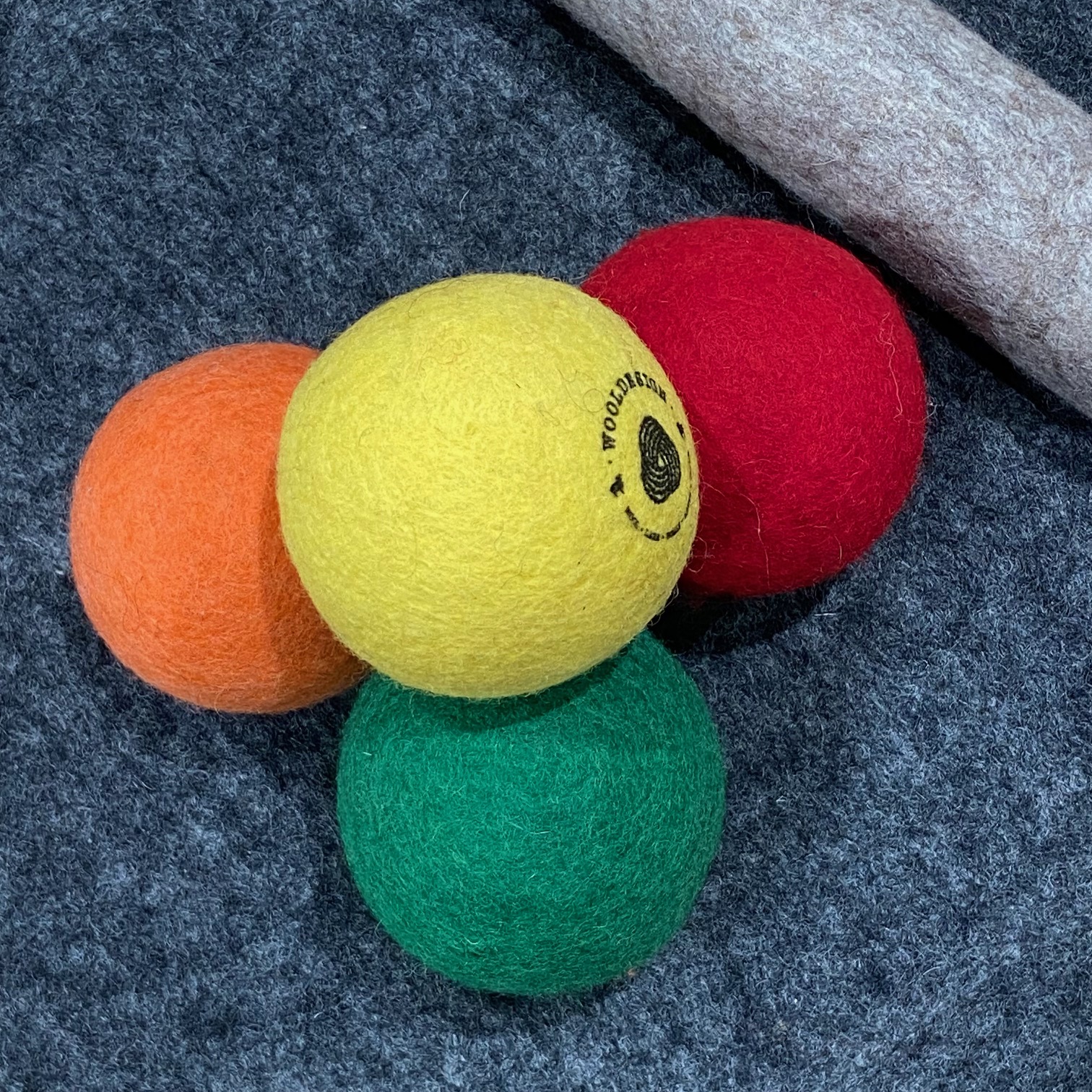 Brännbollspel helt av ull! - 4