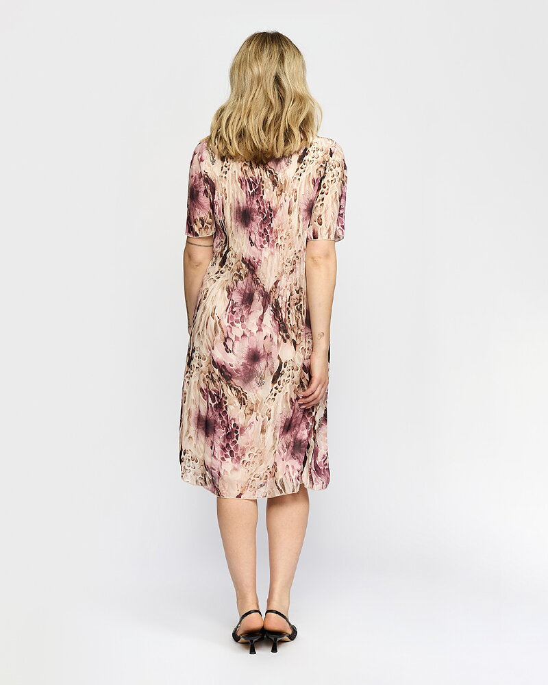 Klänning Alma plisserad mönstrad rosa/brun/beige